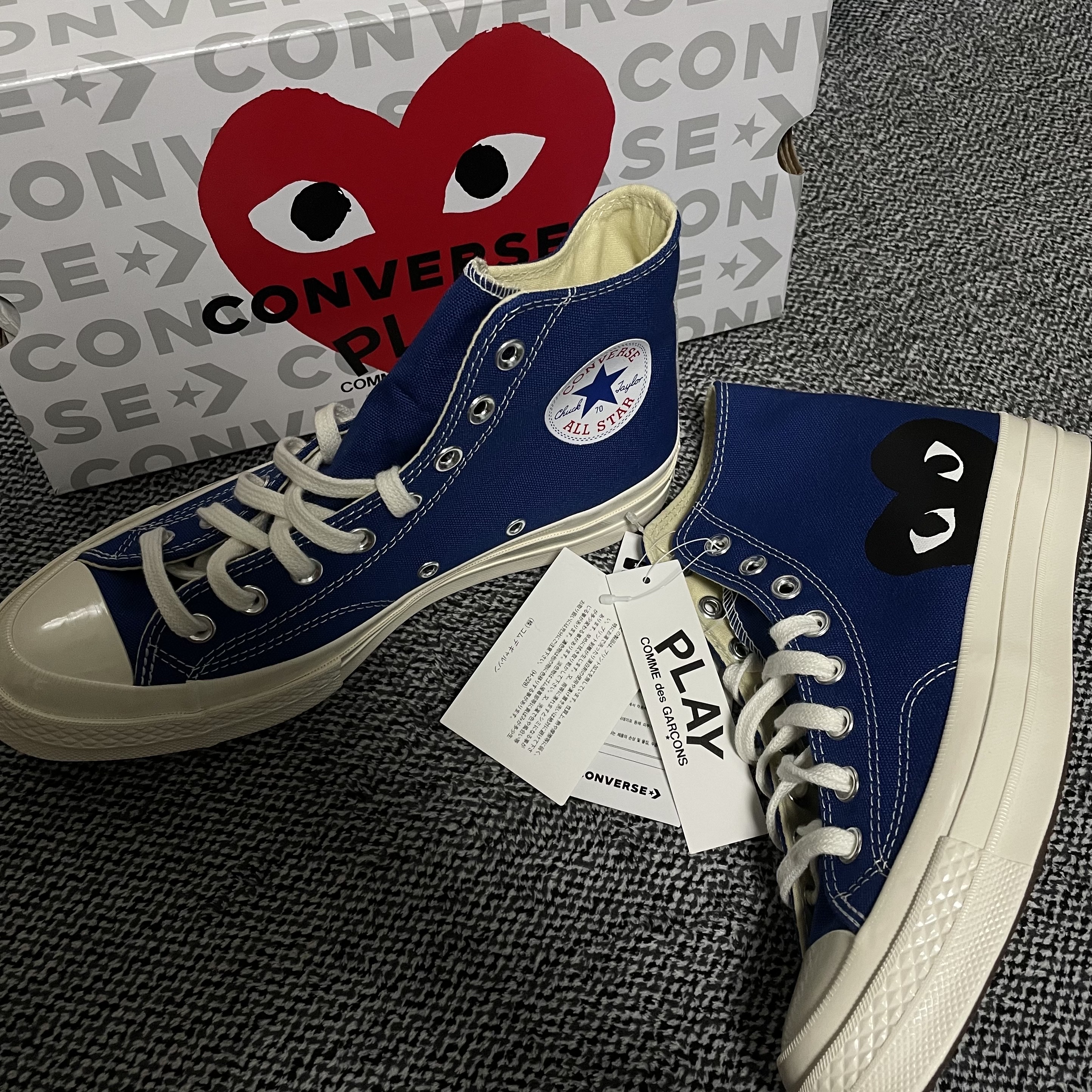 Converse x Play Comme des Garcons Chuck 70 Hi Multi-Heart Green, Converse x Play Comme des Garcons Chuck 70 Hi Blue Quartz 착용 스타일 - 2