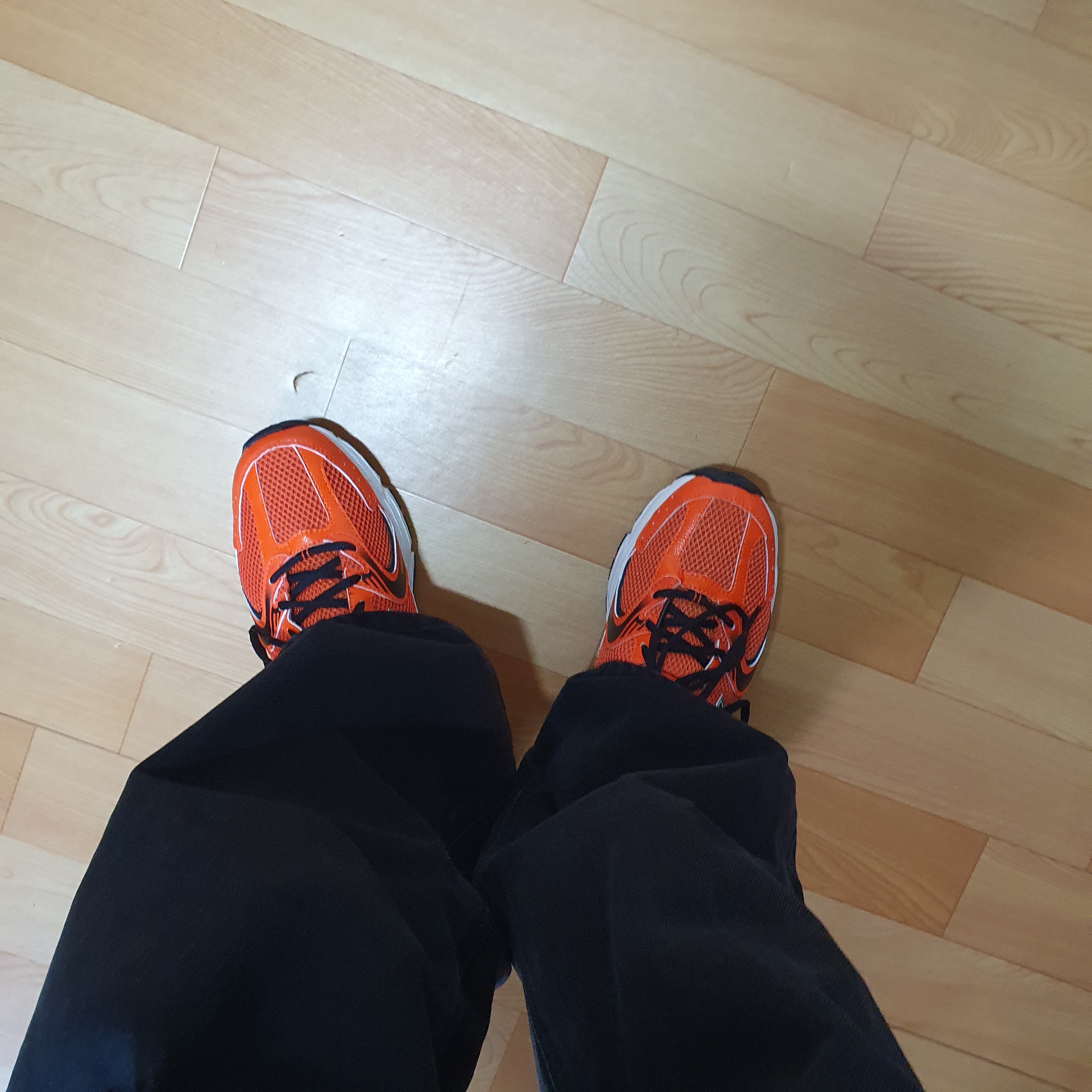 New Balance 530 Neon Orange, New Balance 530 Metal Orange 착용 스타일 - 2