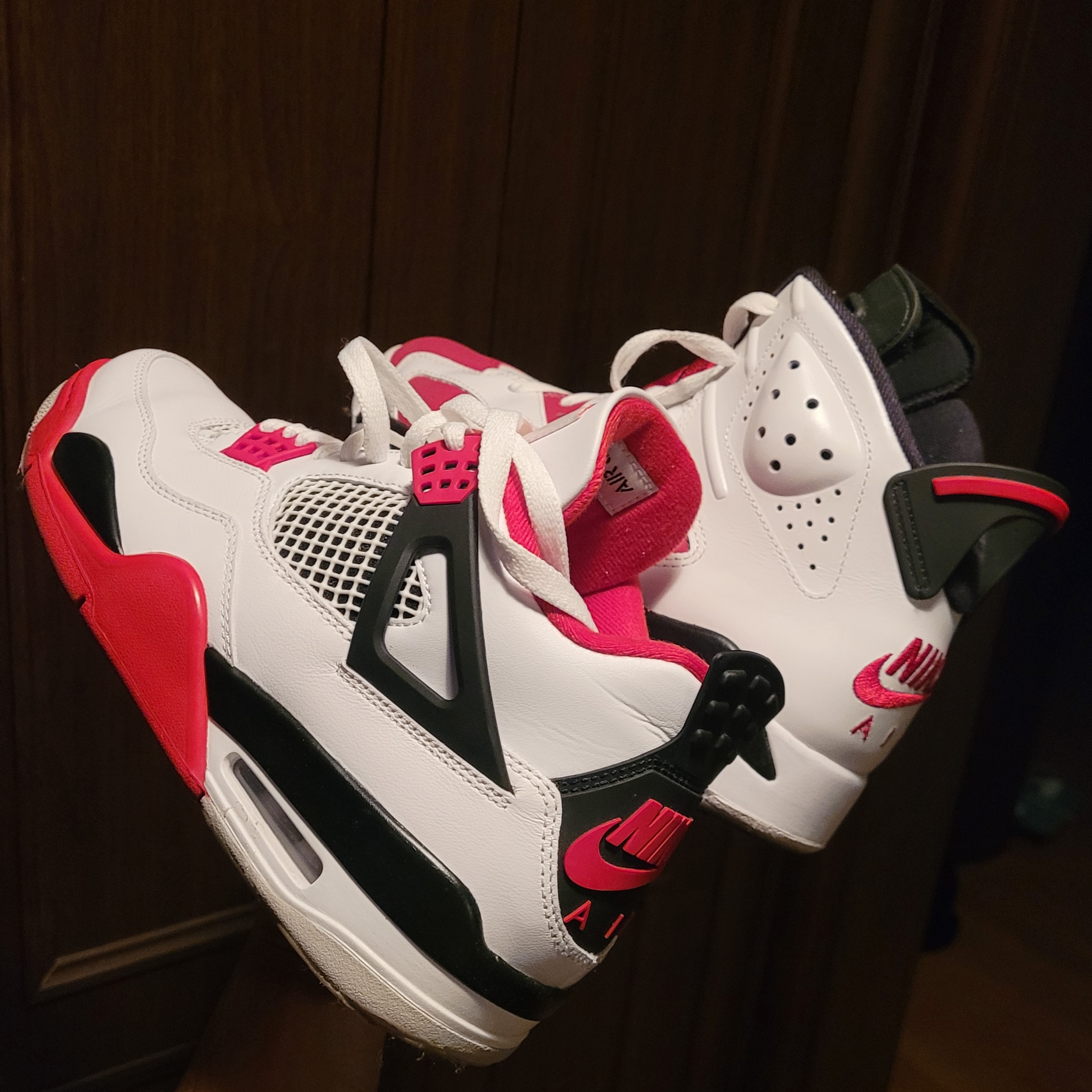 Jordan 4 Retro OG Fire Red 2020, Jordan 6 Retro Carmine 2021 착용 스타일