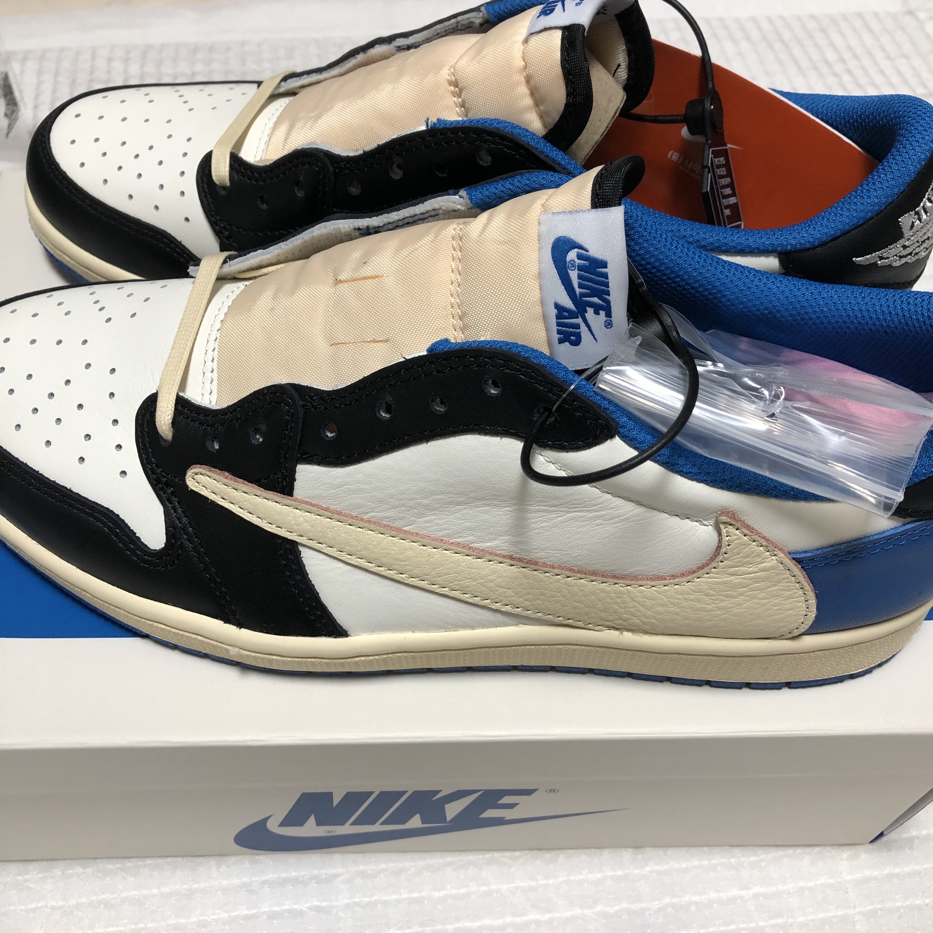Jordan 1 x Travis Scott x Fragment Retro Low OG SP Military Blue 착용 스타일 - 4