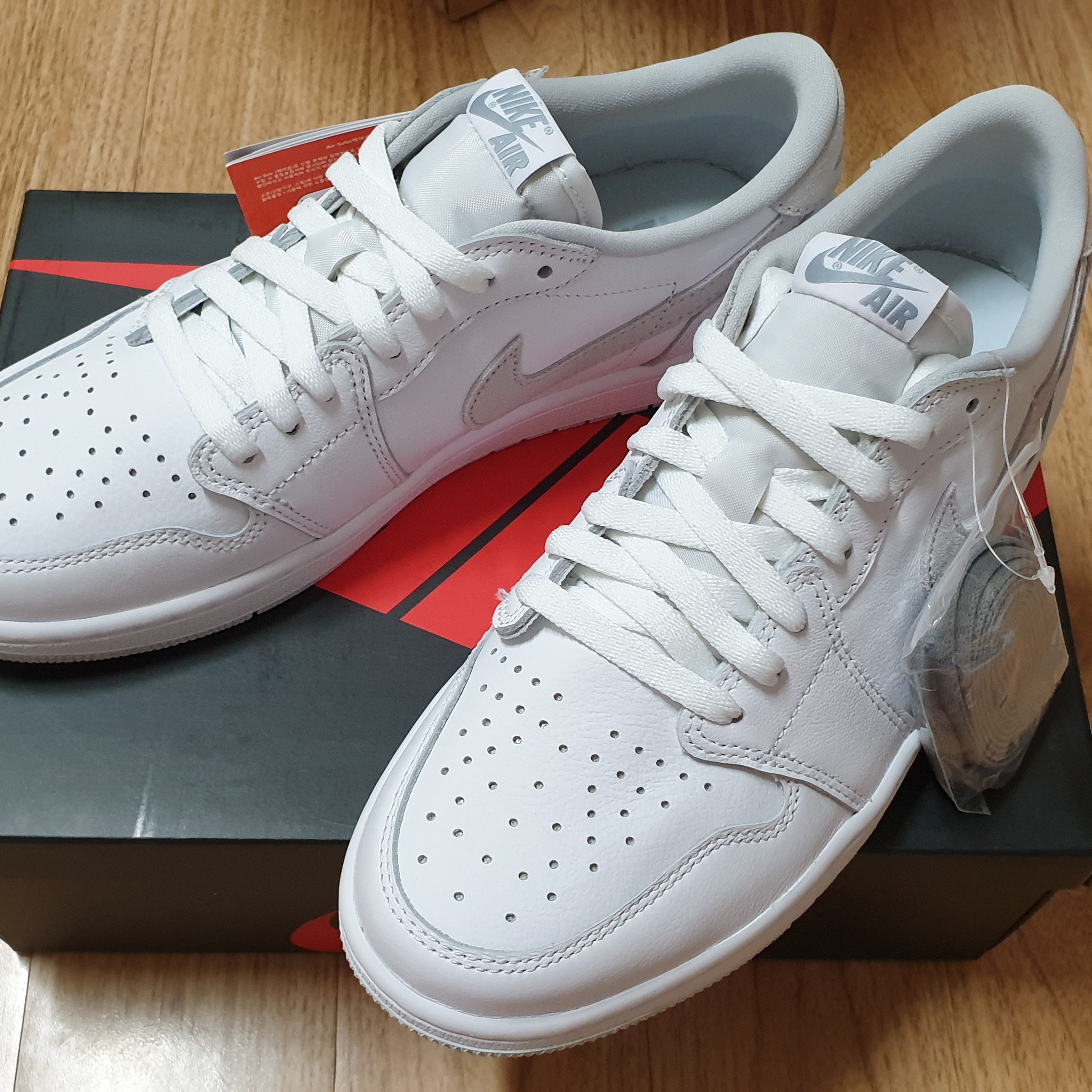 Jordan 1 Low OG Neutral Grey 착용 스타일 - 2