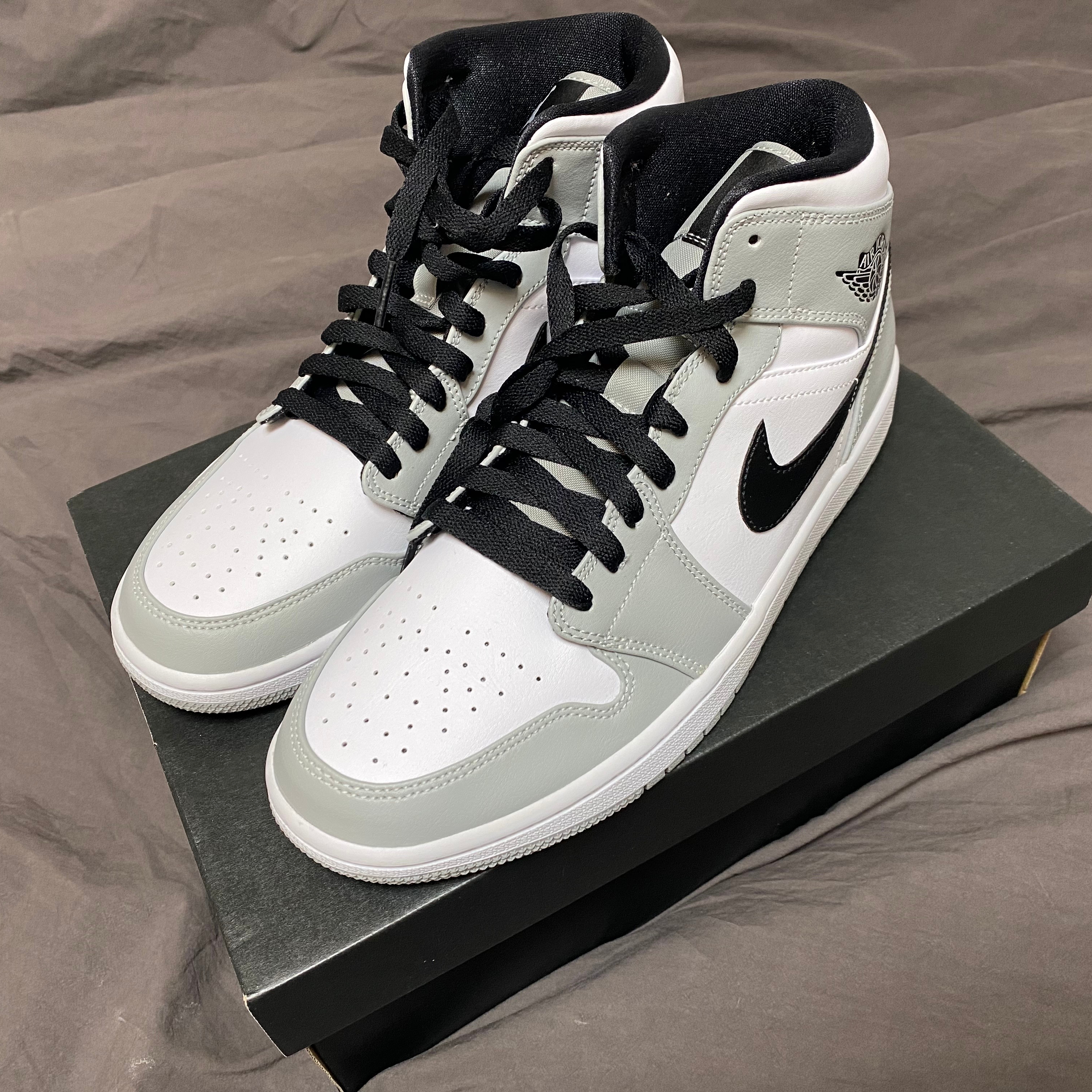 Jordan 1 Mid Light Smoke Grey 착용 스타일