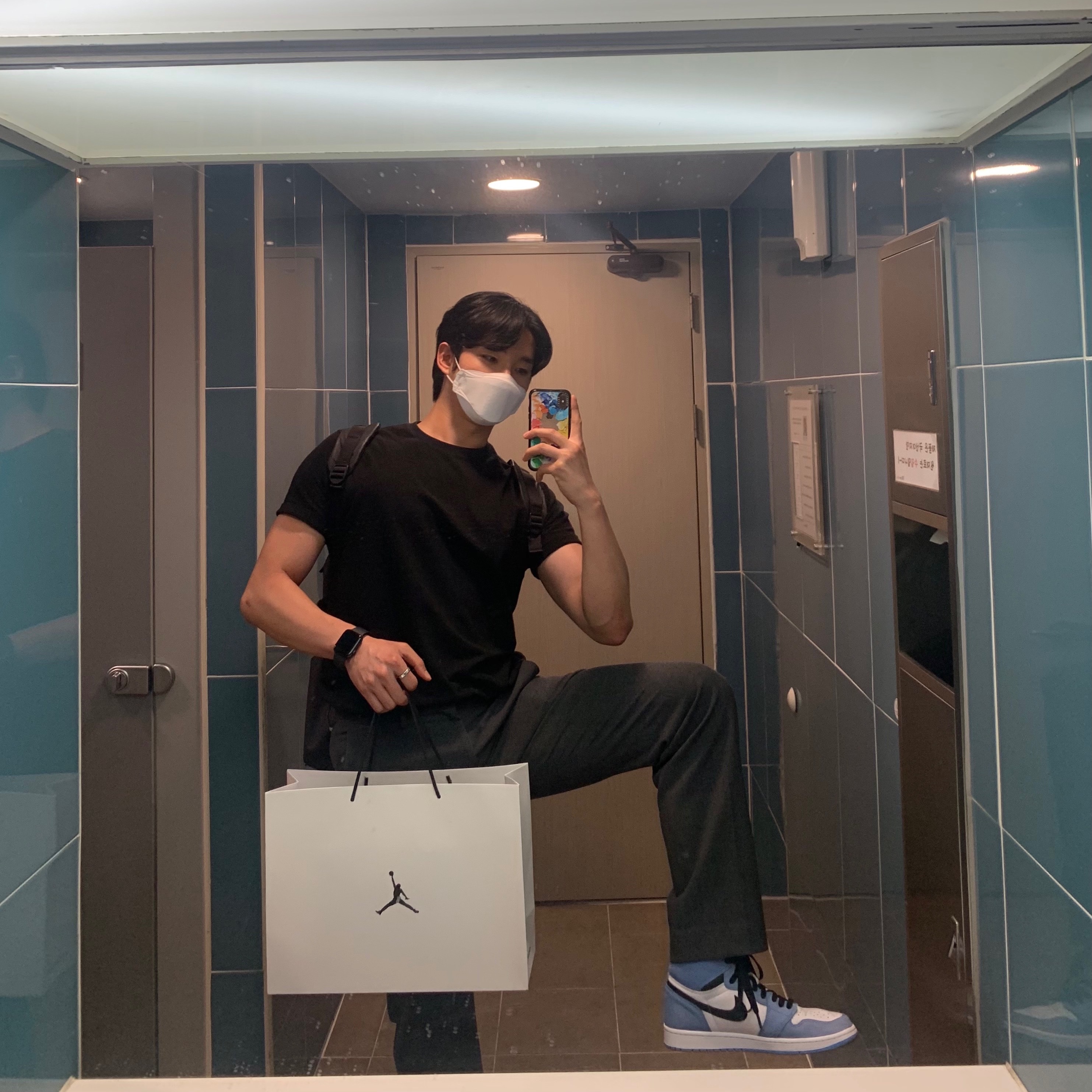 Jordan 1 Retro High OG University Blue, Jordan 1 Low OG Starfish 착용 스타일