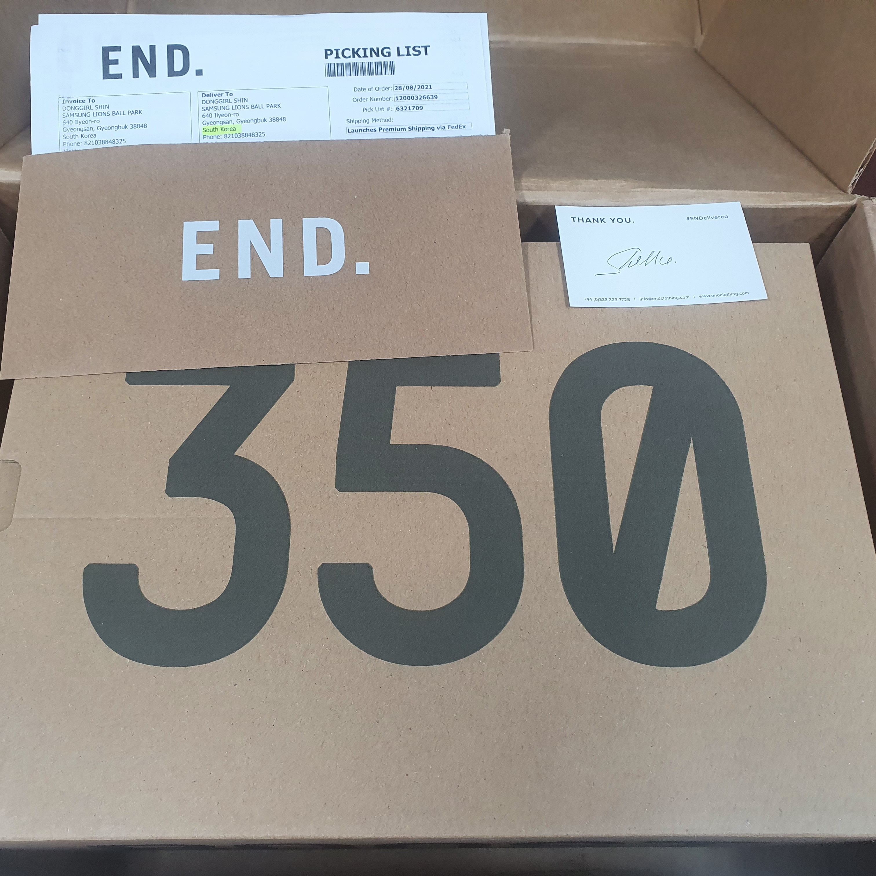 Adidas Yeezy Boost 350 V2 Light 착용 스타일