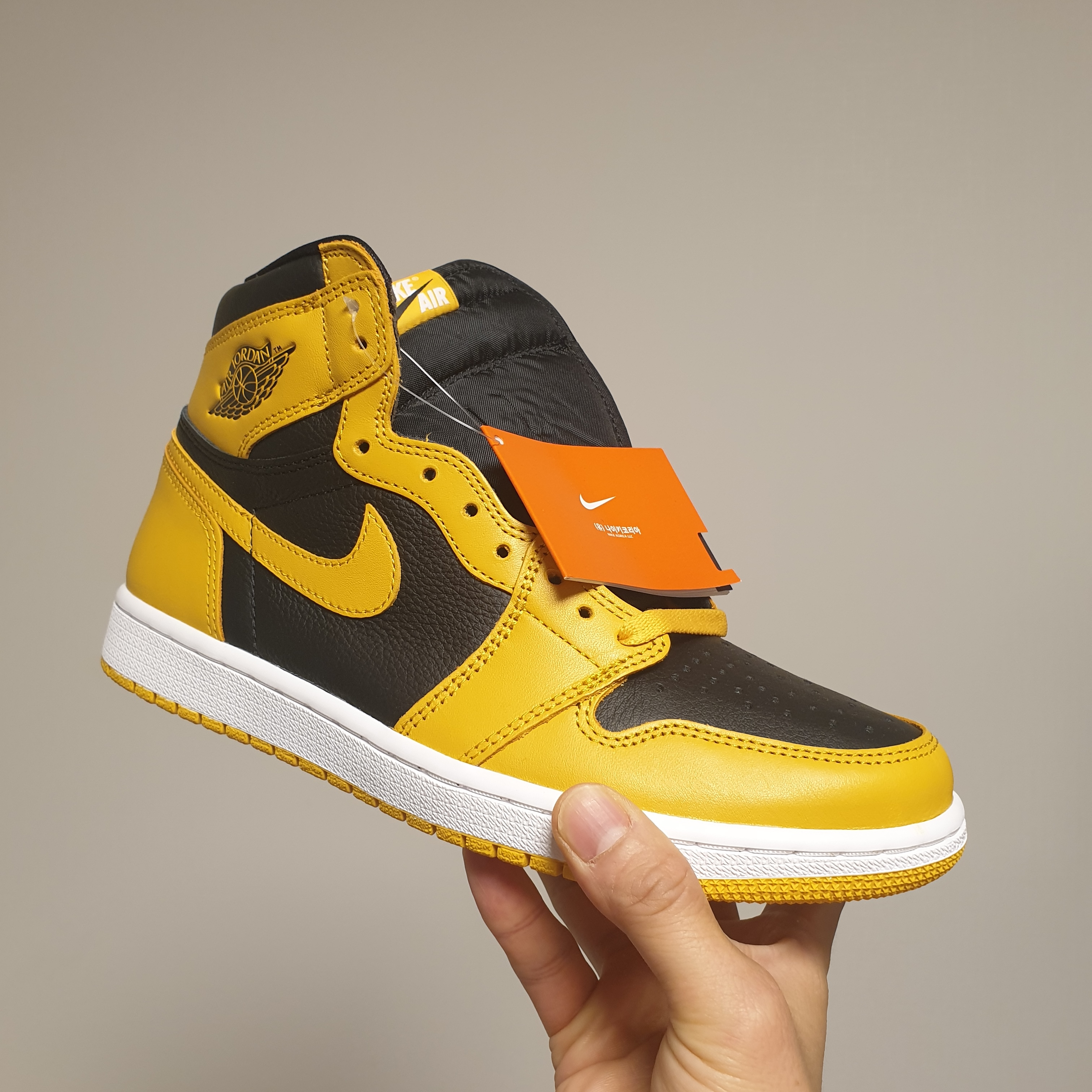 Jordan 1 Retro High OG Pollen 착용 스타일 - 1