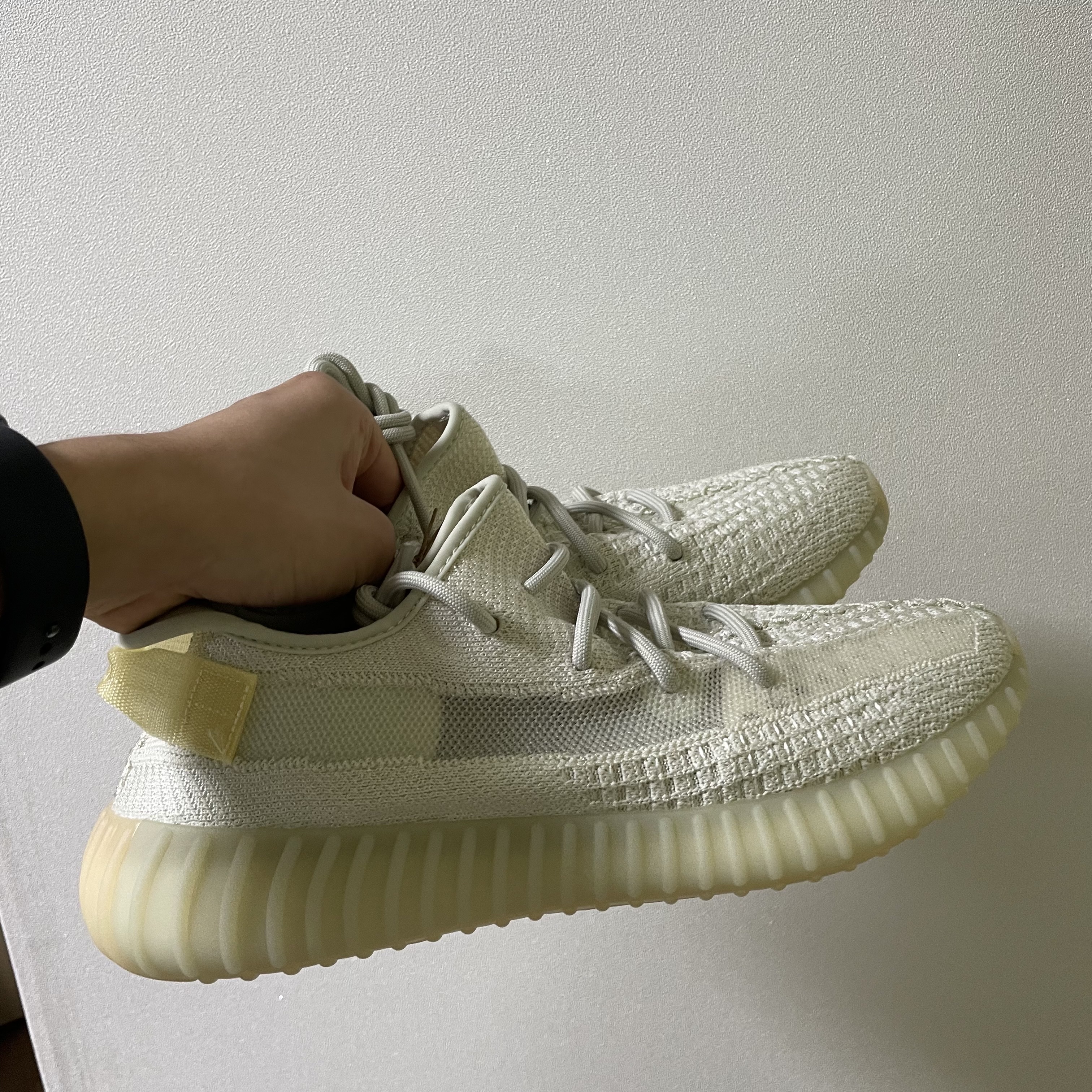 Adidas Yeezy Boost 350 V2 Light 착용 스타일 - 4