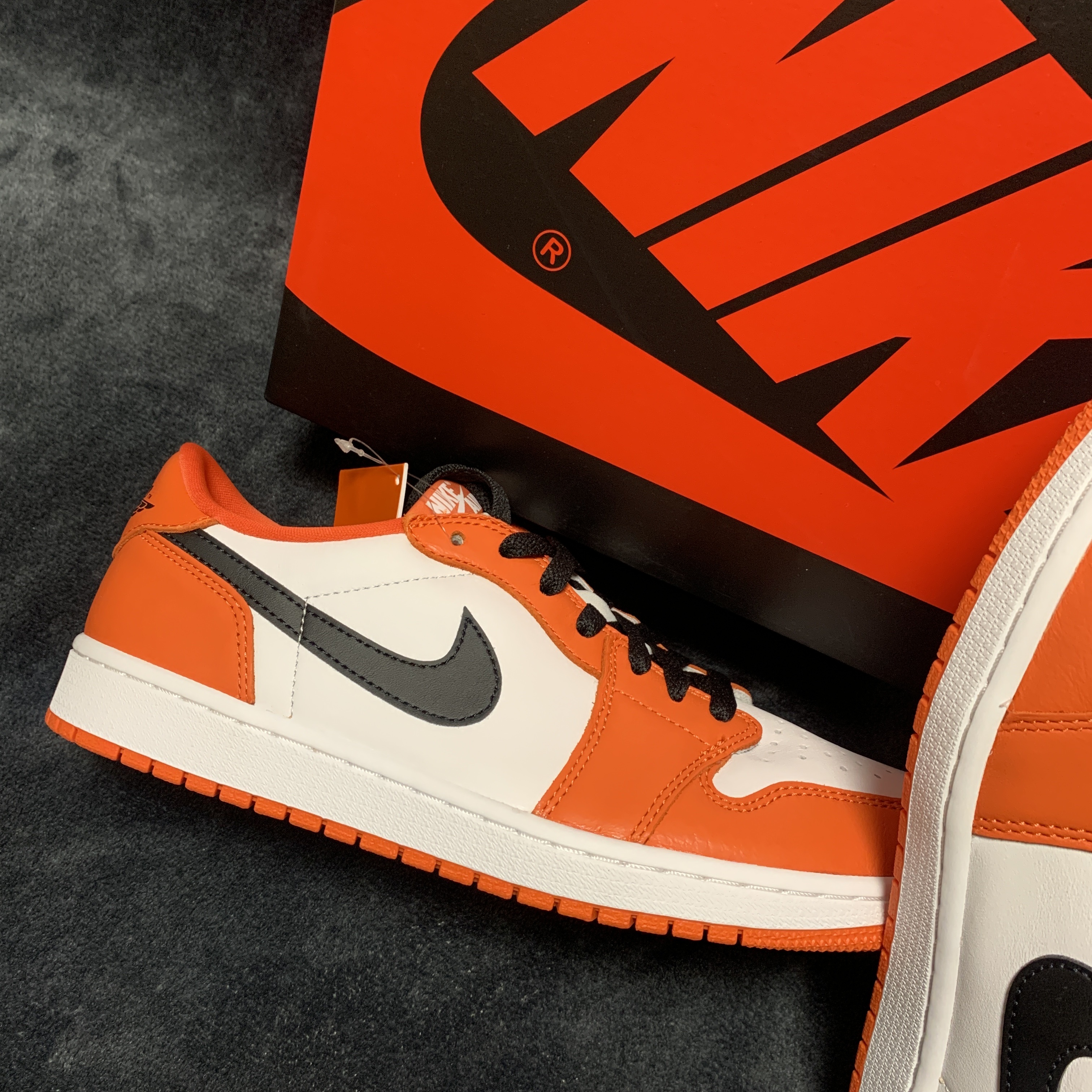 Jordan 1 Low OG Starfish 착용 스타일 - 2