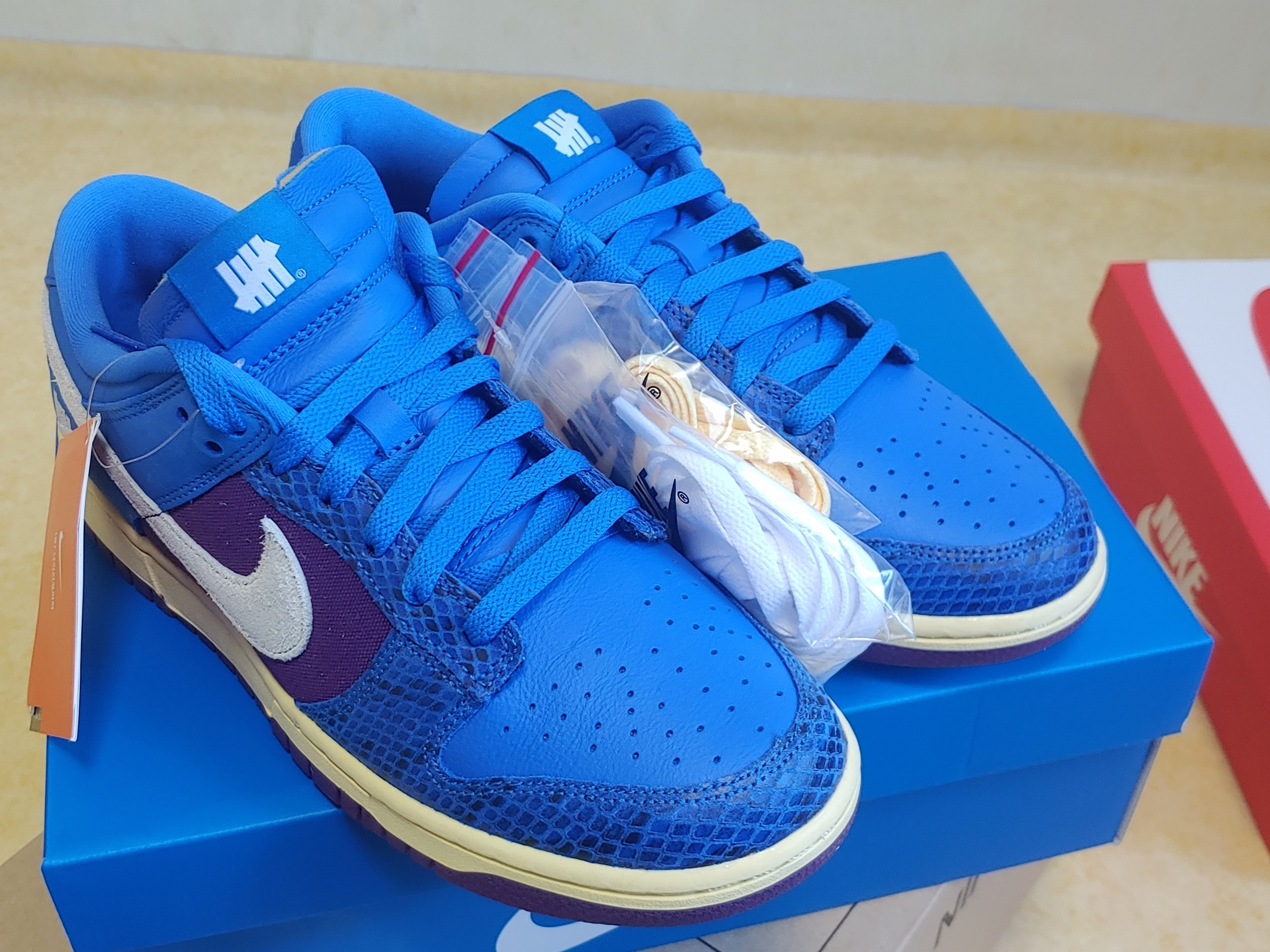 Nike x Undefeated Dunk Low SP 5 On It 착용 스타일