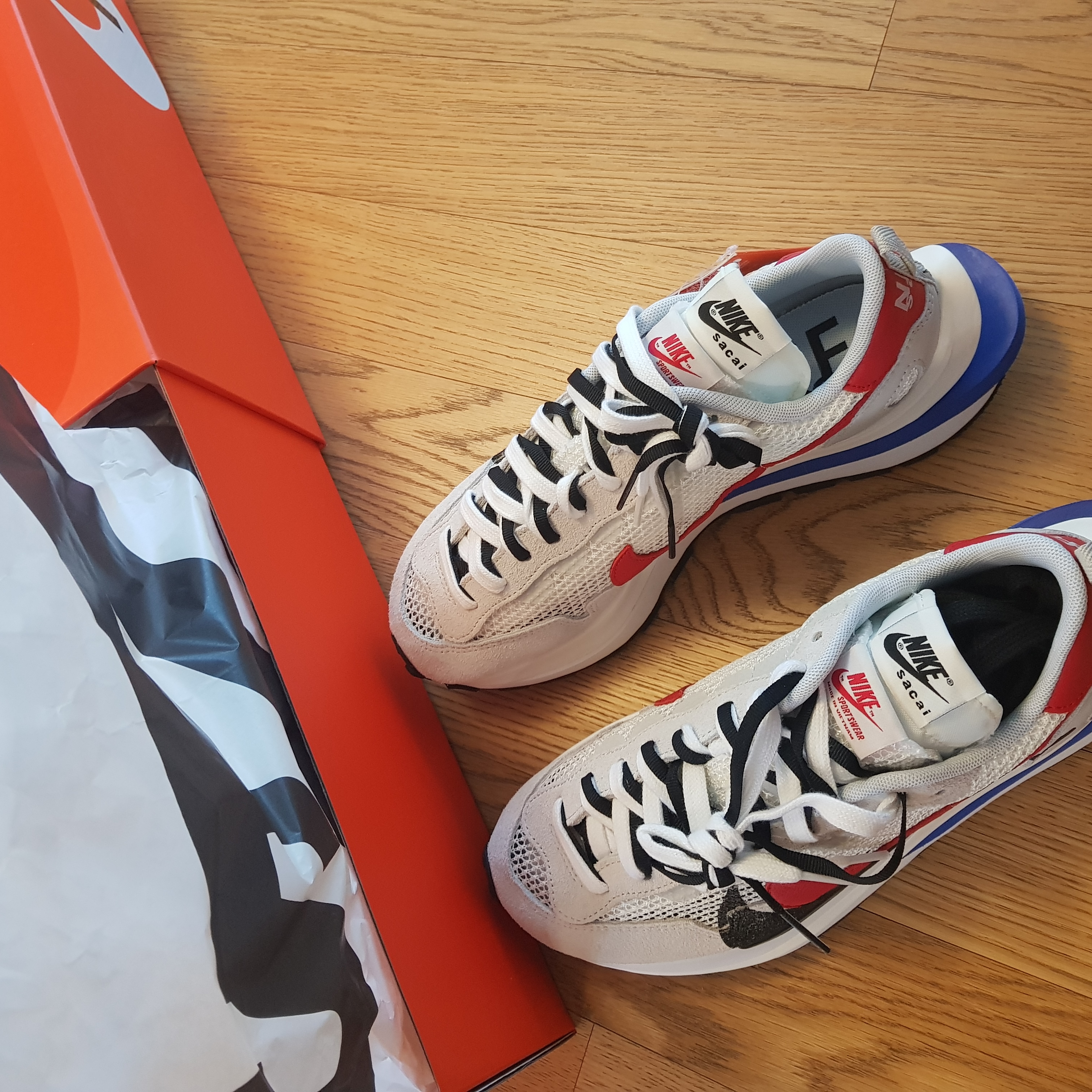 Nike x Sacai VaporWaffle Royal Fuchsia 착용 스타일