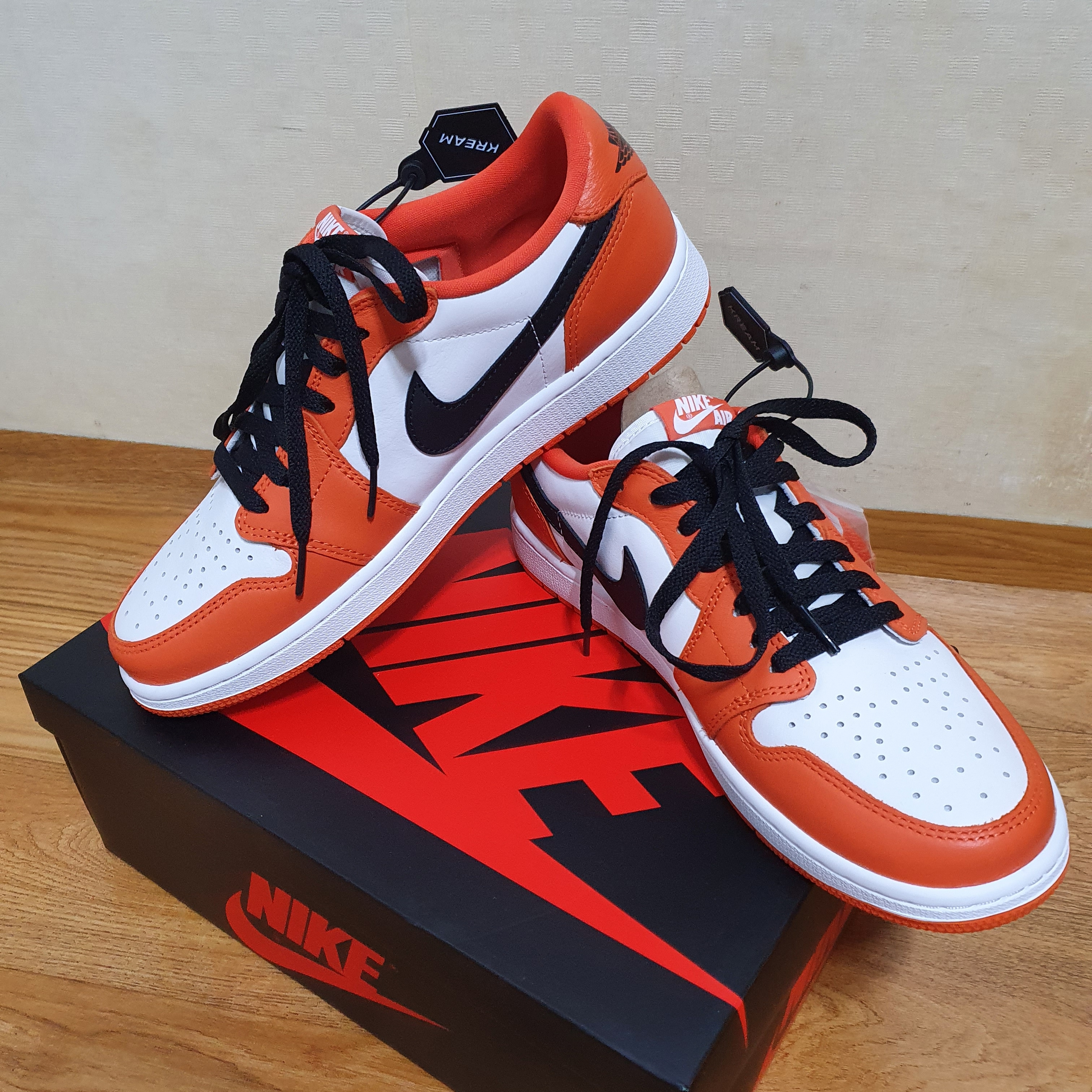 Jordan 1 Low OG Starfish 착용 스타일 - 1