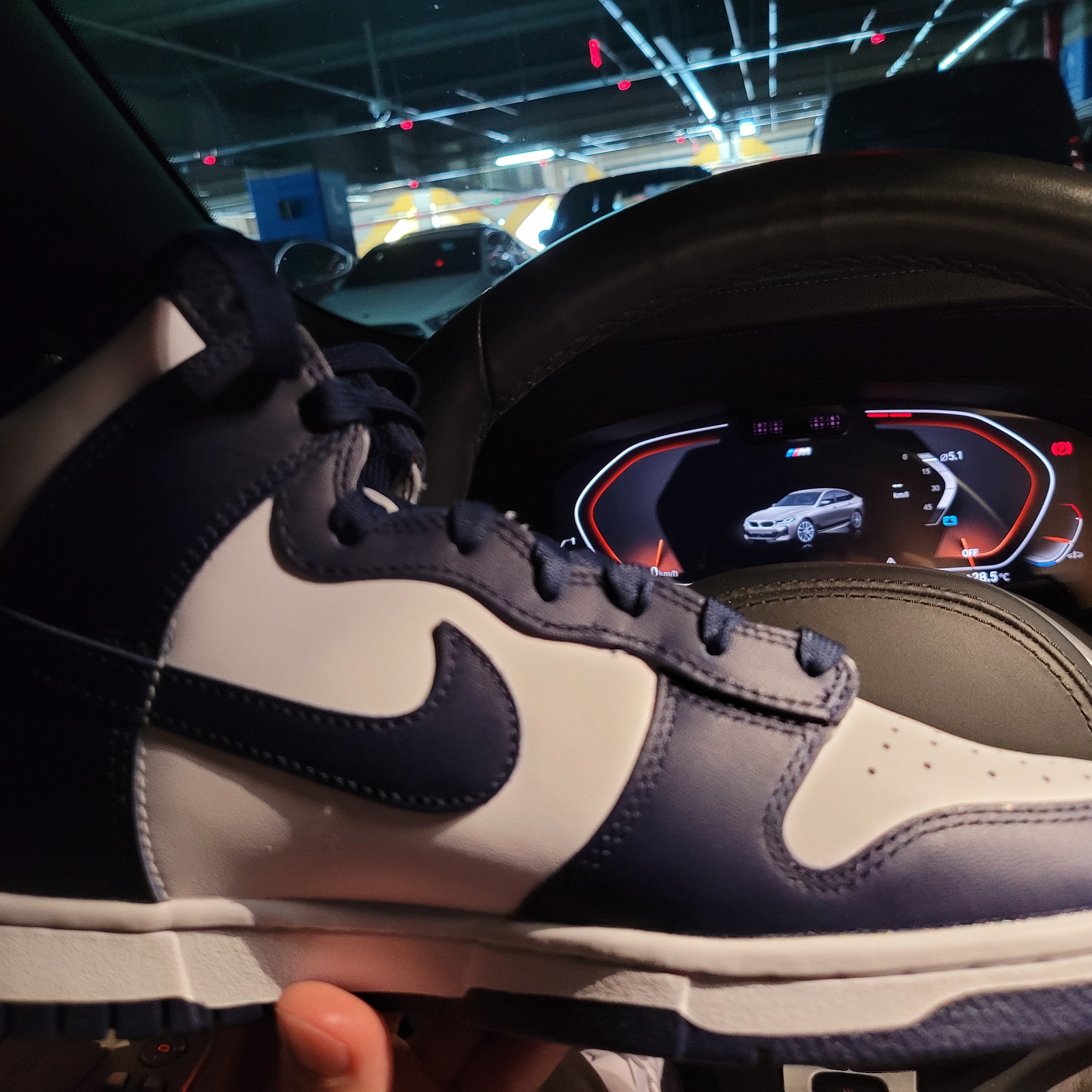 Nike Dunk High Retro Championship Navy 착용 스타일 - 2