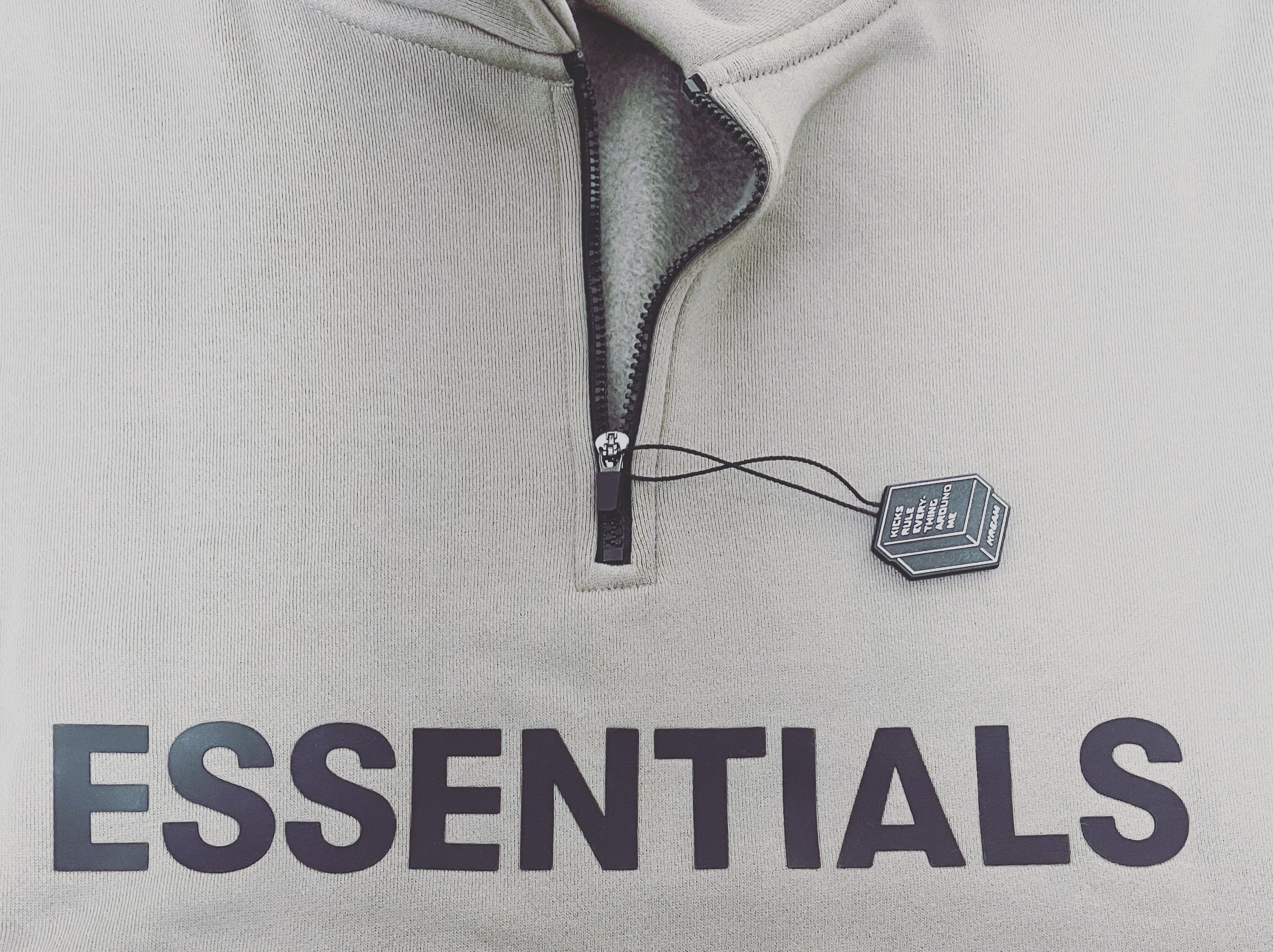 Essentials Half-Zip Pullover Cement - 20FW 착용 스타일