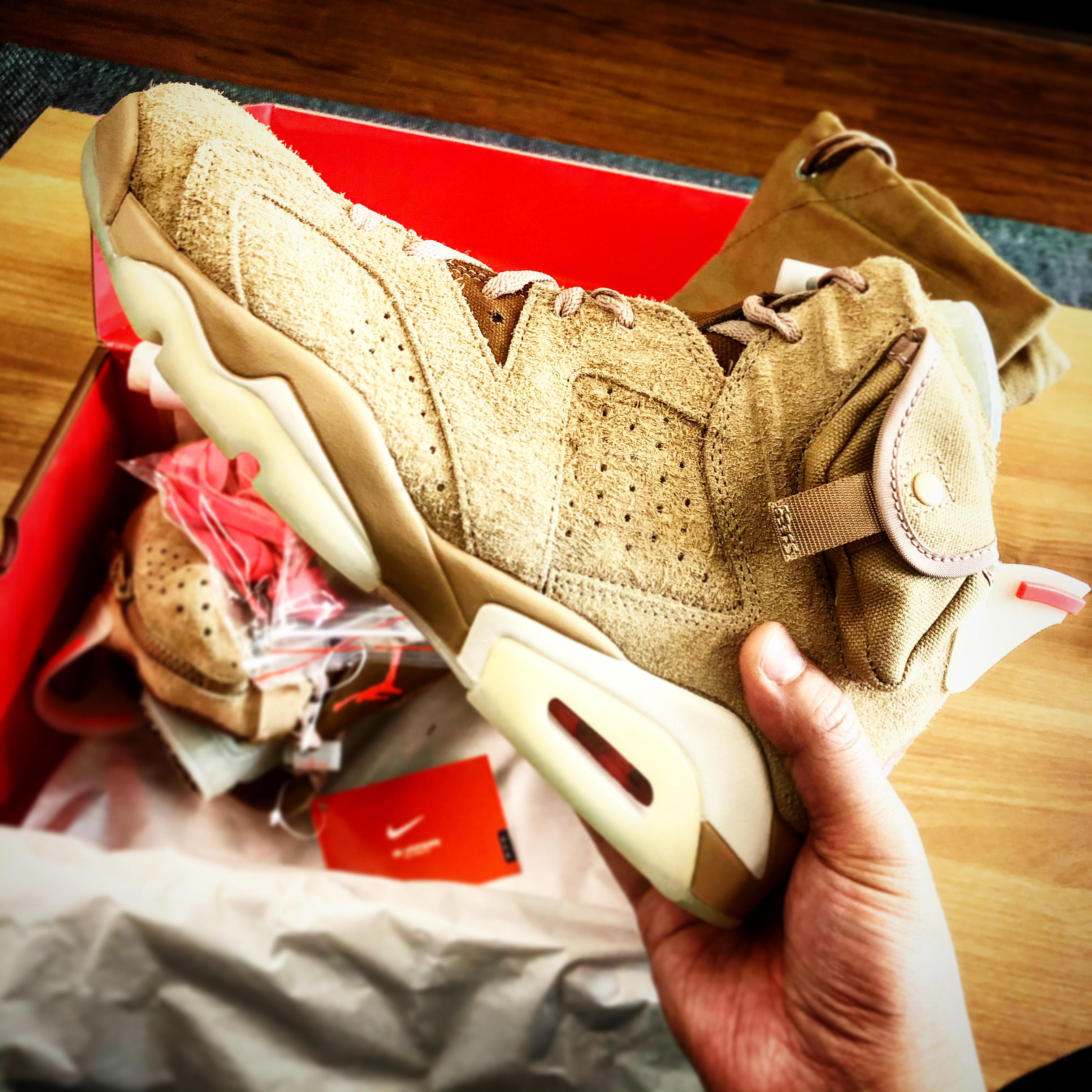 Jordan 6 x Travis Scott Retro SP British Khaki 착용 스타일