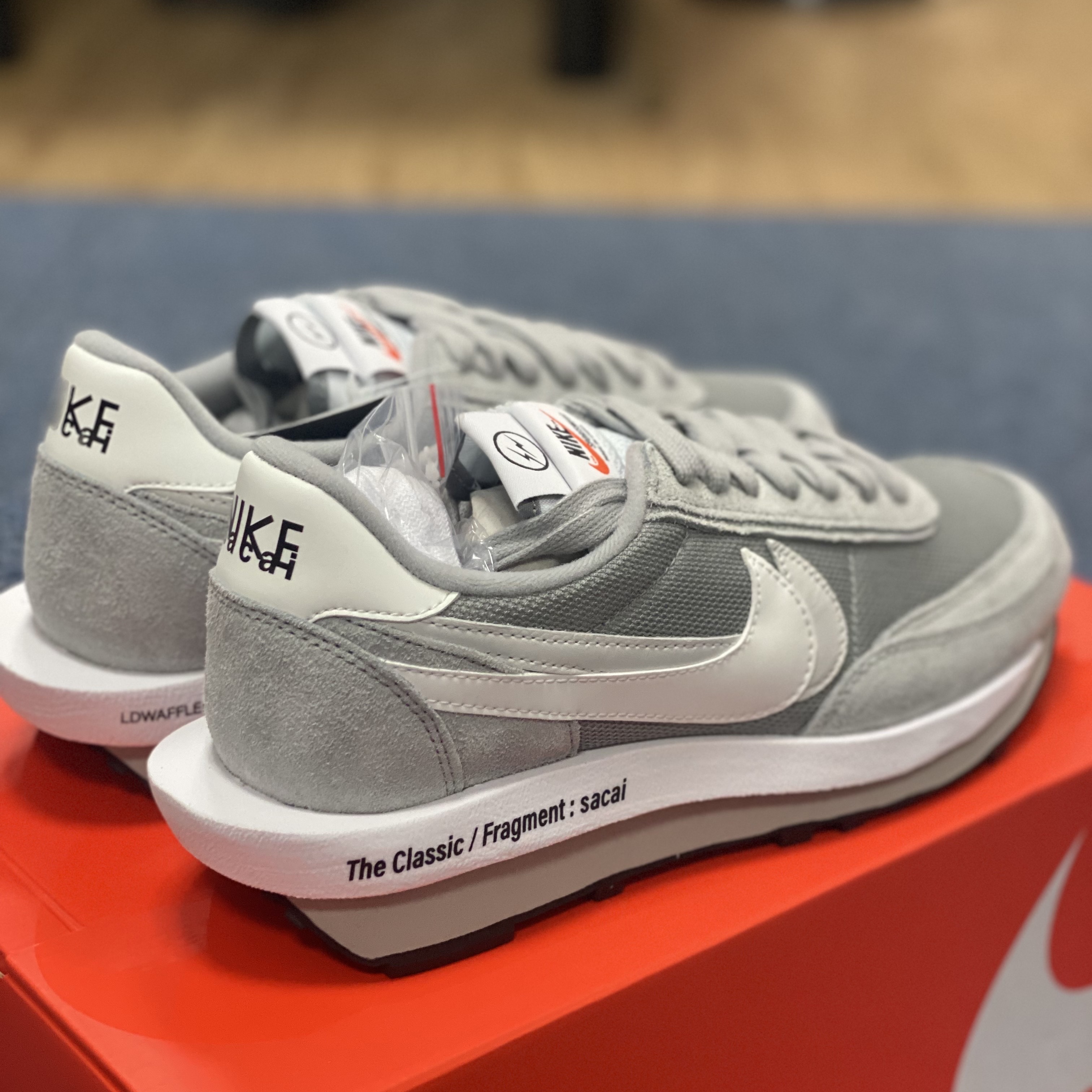 Nike x Sacai x Fragment LDWaffle Light Smoke Grey 착용 스타일 - 3