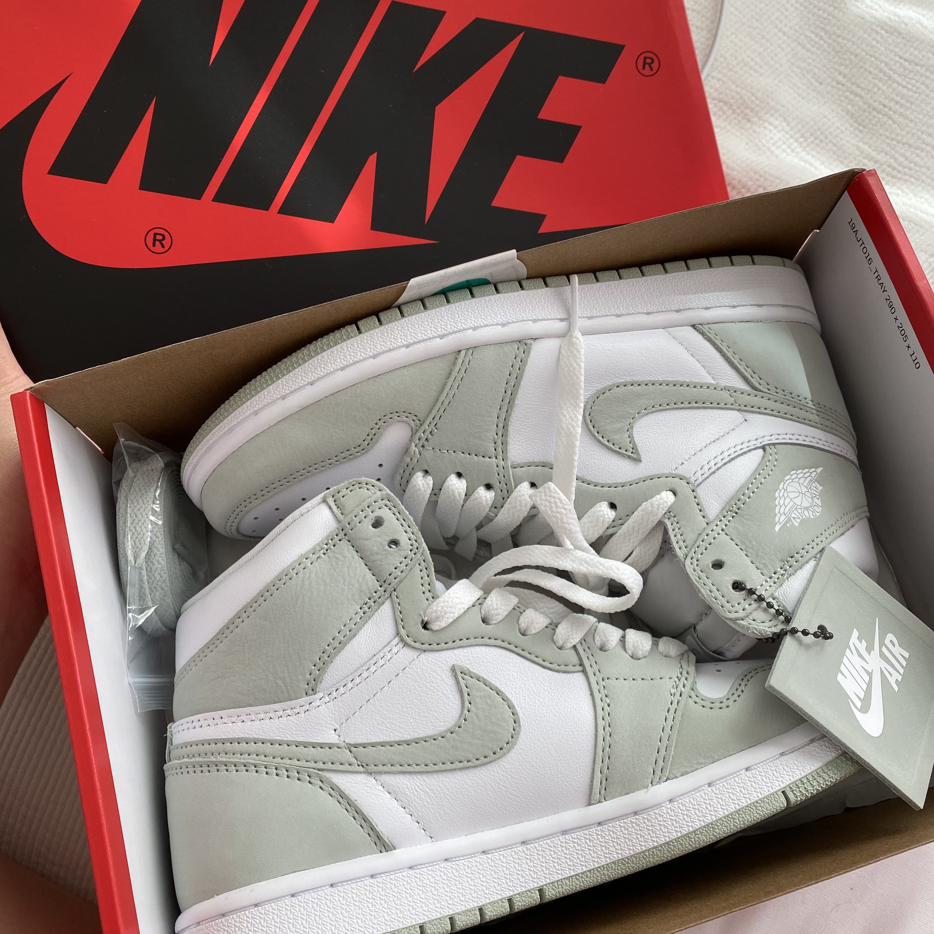 (W) Jordan 1 Retro High OG Seafoam 착용 스타일 - 1