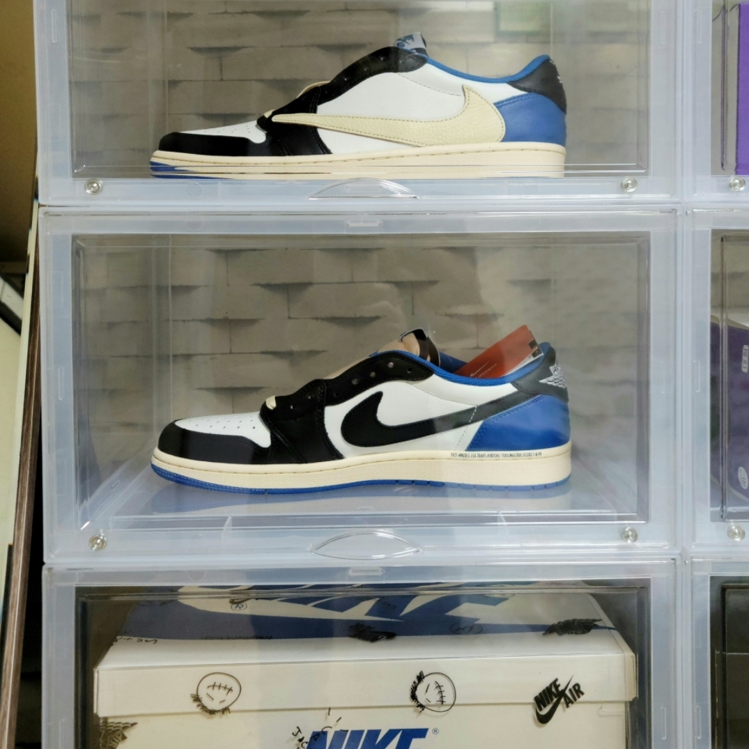 Jordan 1 x Travis Scott x Fragment Retro Low OG SP Military Blue 착용 스타일