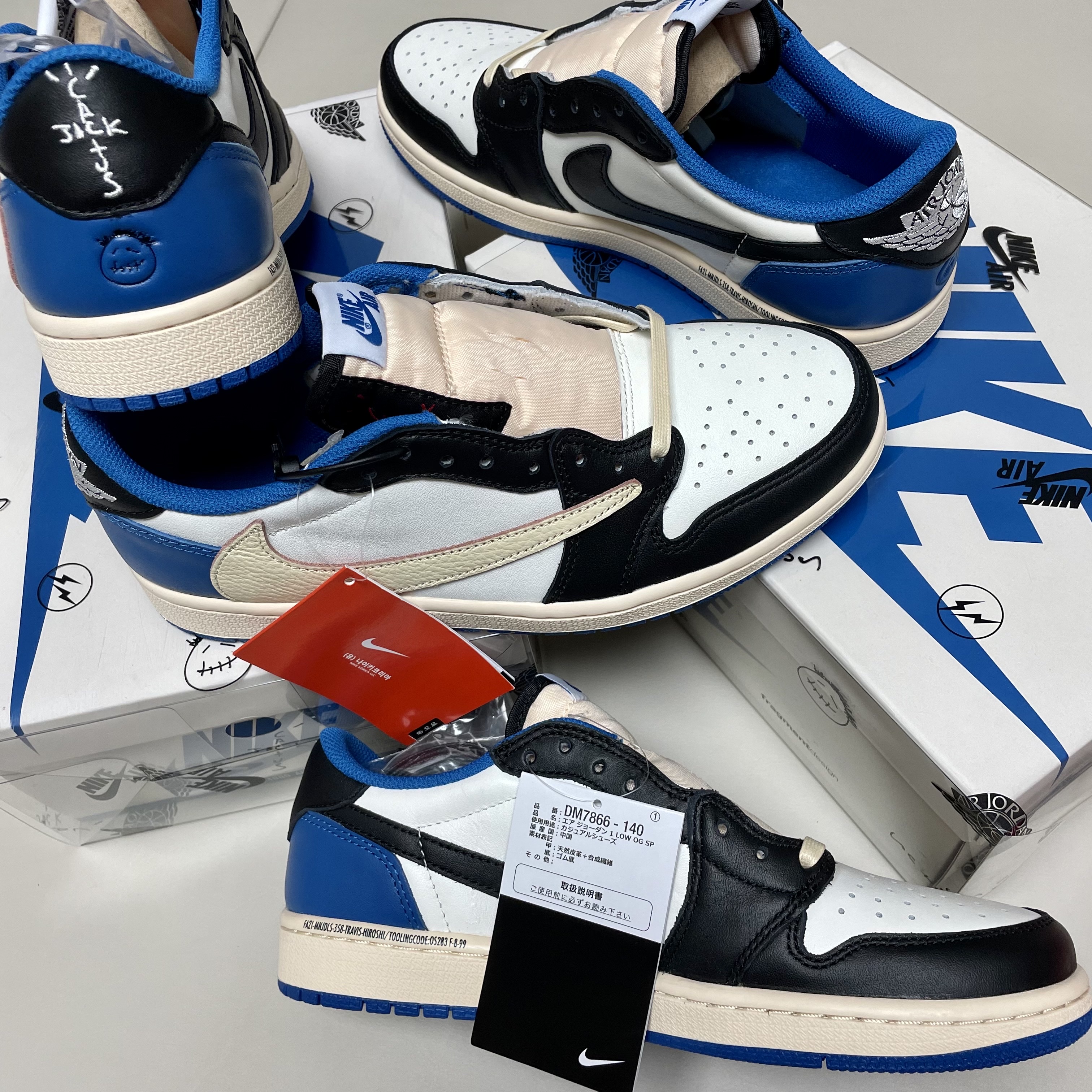 Jordan 1 x Travis Scott x Fragment Retro Low OG SP Military Blue 착용 스타일 - 1