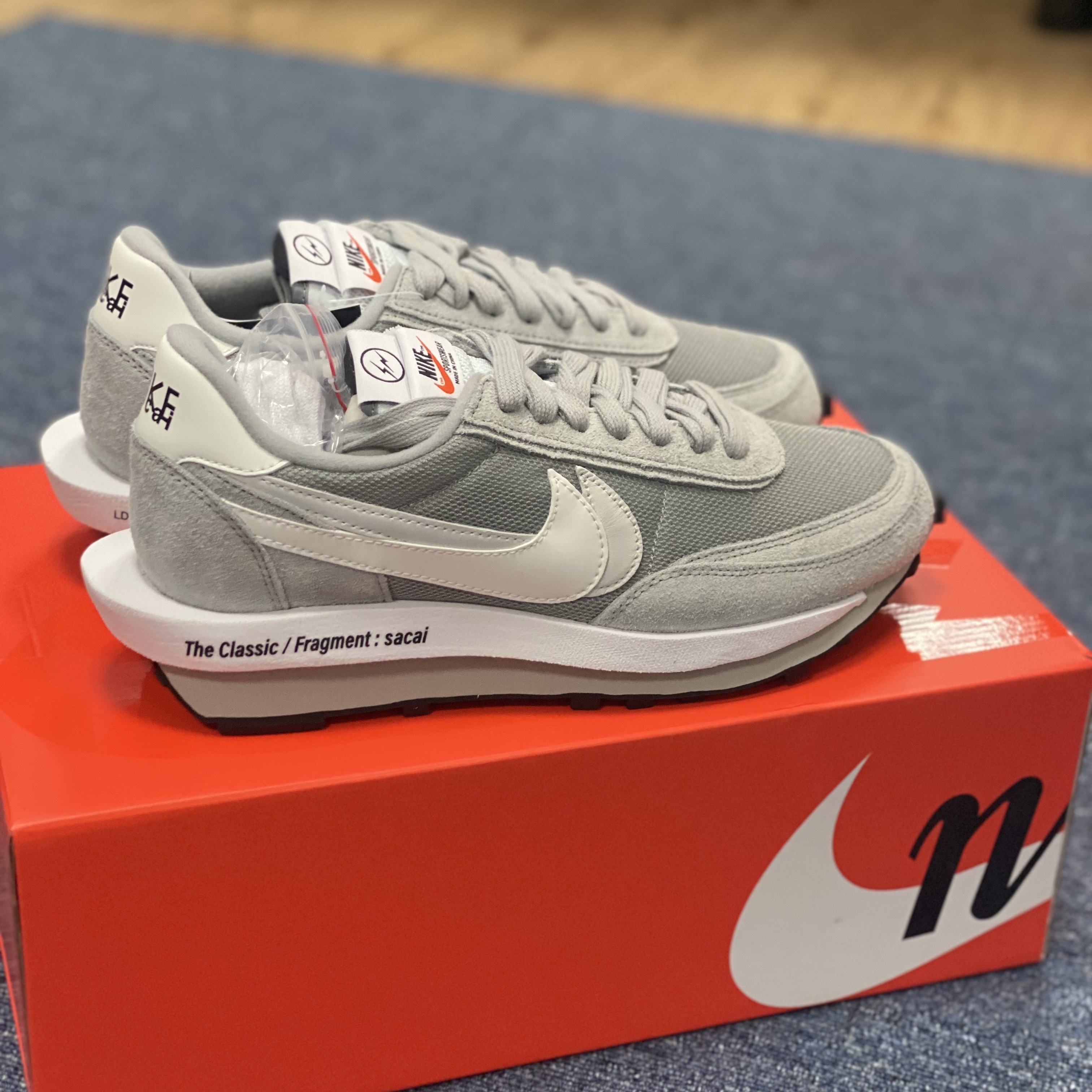 Nike x Sacai x Fragment LDWaffle Light Smoke Grey 착용 스타일 - 2