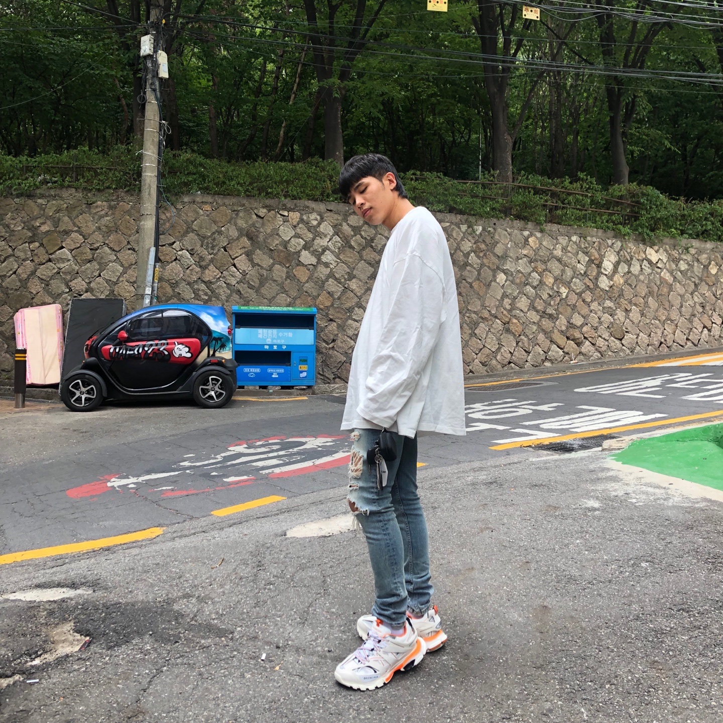 Balenciaga Track Sneakers White Orange 2019 착용 스타일 - 3