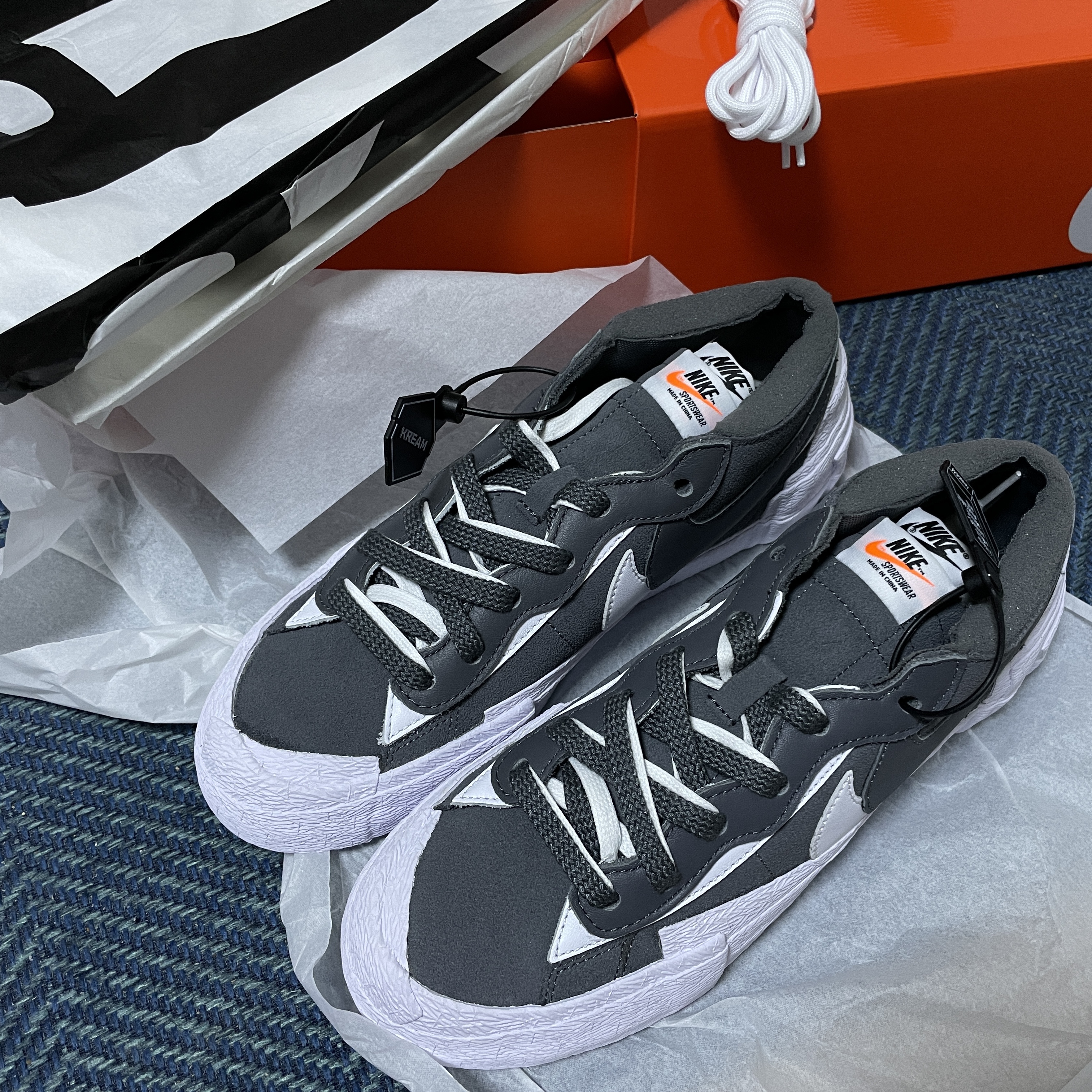Nike x Sacai Blazer Low Iron Grey 착용 스타일 - 1