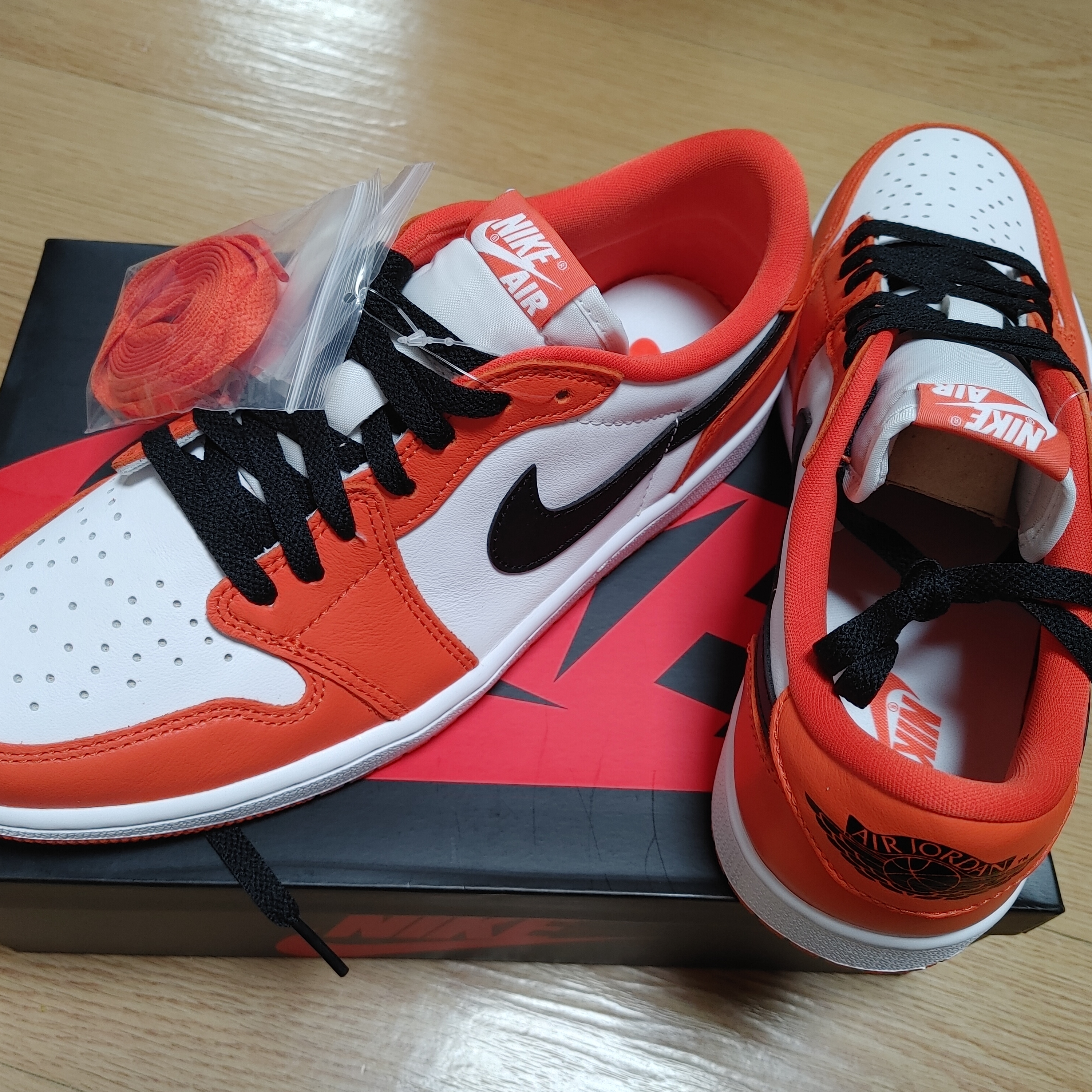 Jordan 1 Low OG Starfish 착용 스타일