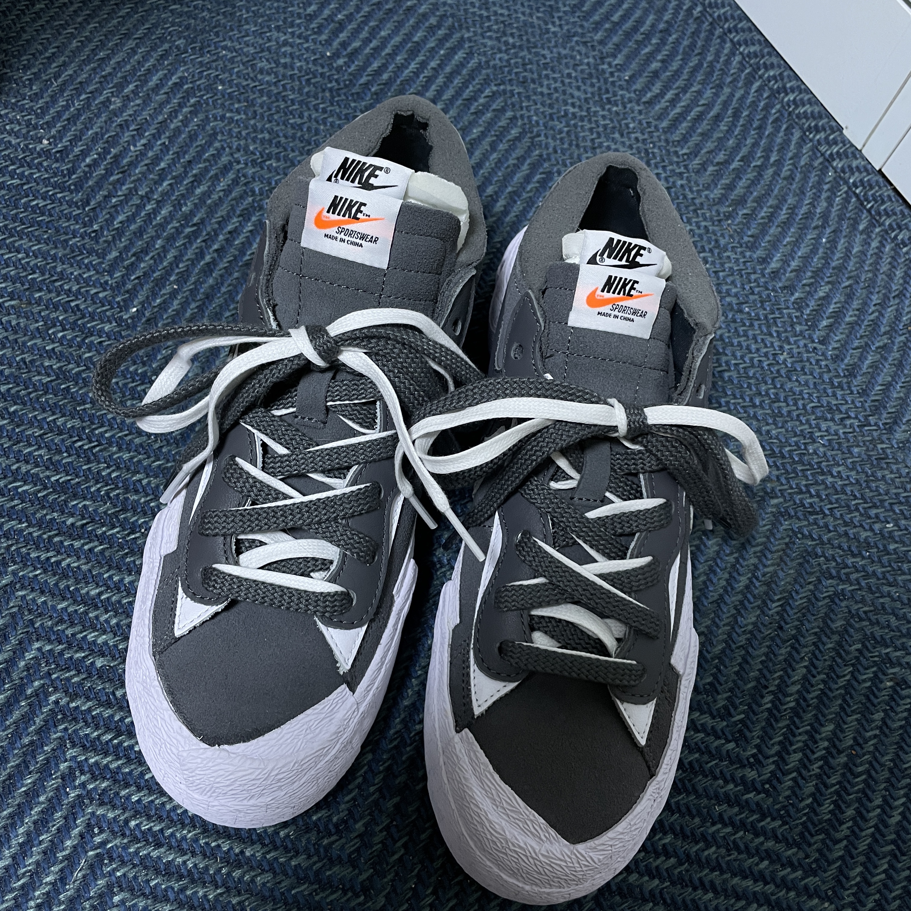 Nike x Sacai Blazer Low Iron Grey 착용 스타일 - 2