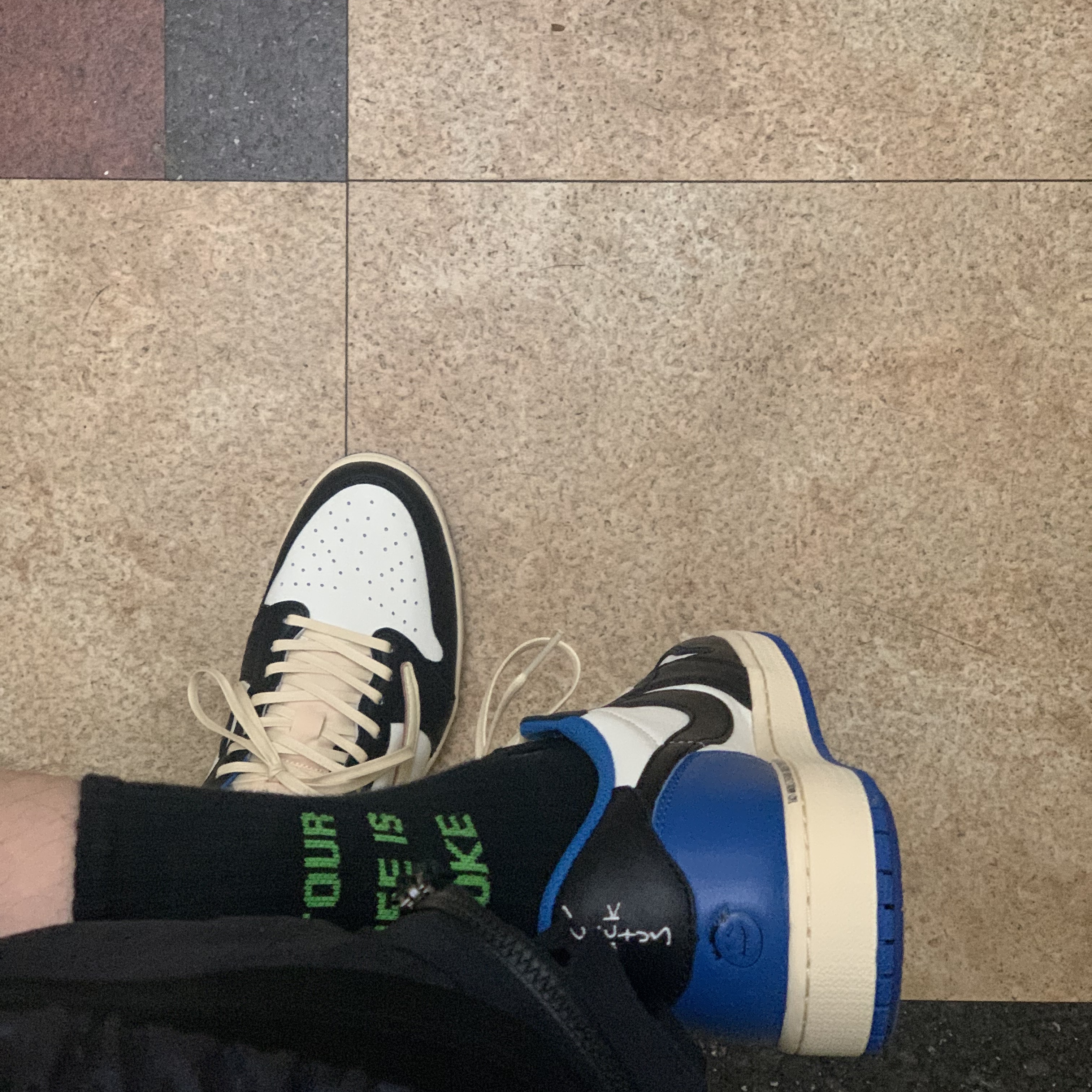 Jordan 1 x Travis Scott x Fragment Retro Low OG SP Military Blue, Nike ACG Cargo Shorts Black - Asia 착용 스타일
