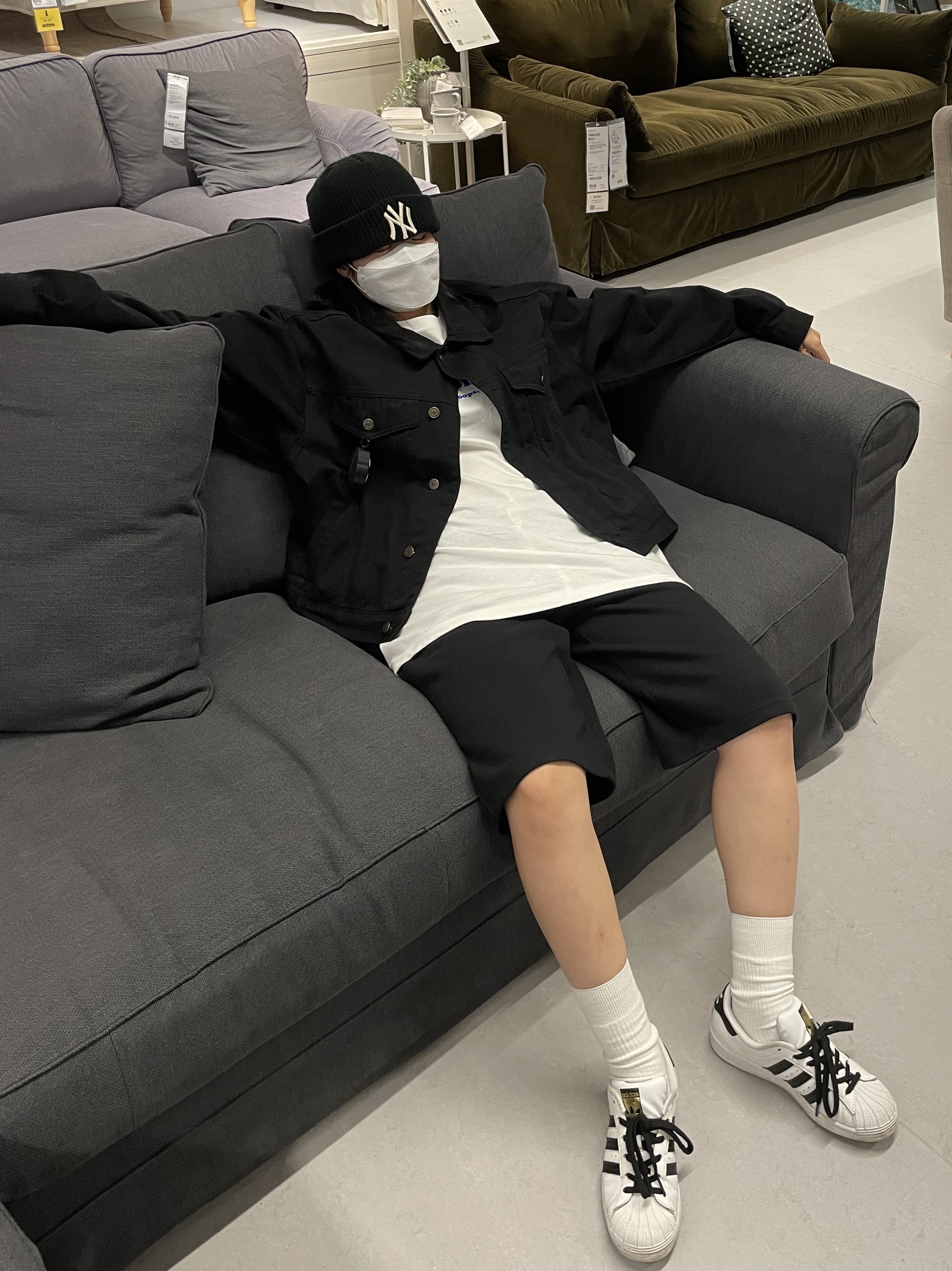 Adidas Superstar Premium White Black 착용 스타일