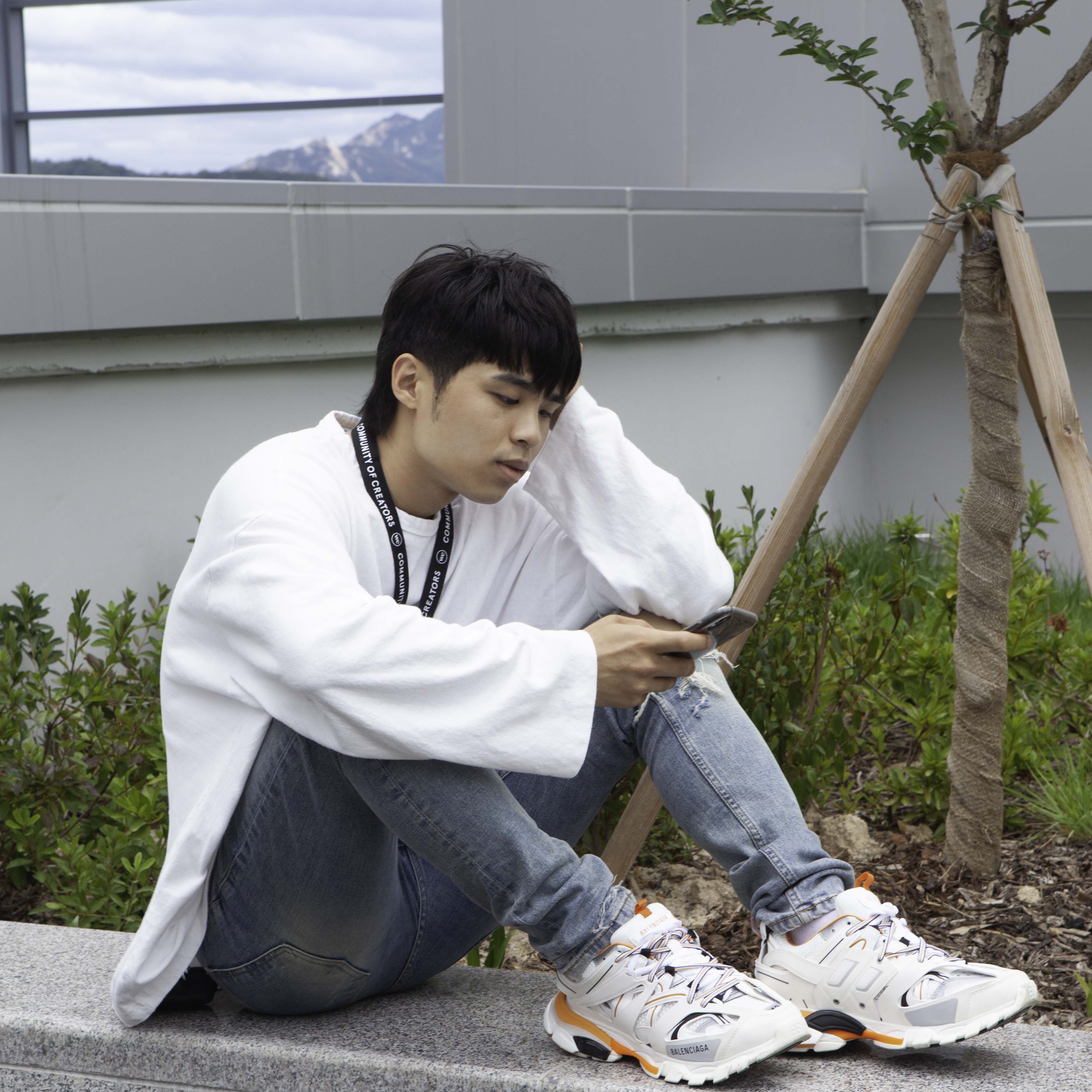 Balenciaga Track Sneakers White Orange 2019 착용 스타일 - 4