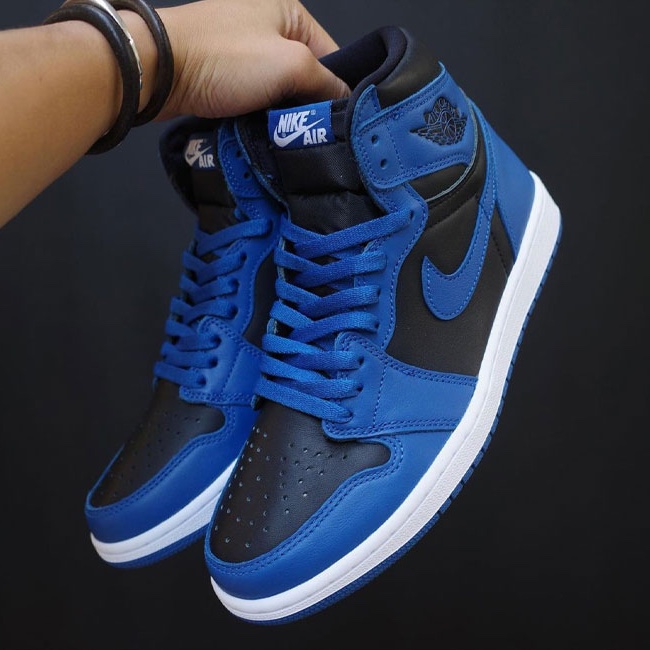 Jordan 1 Mid Black Hyper Royal 착용 스타일 - 3