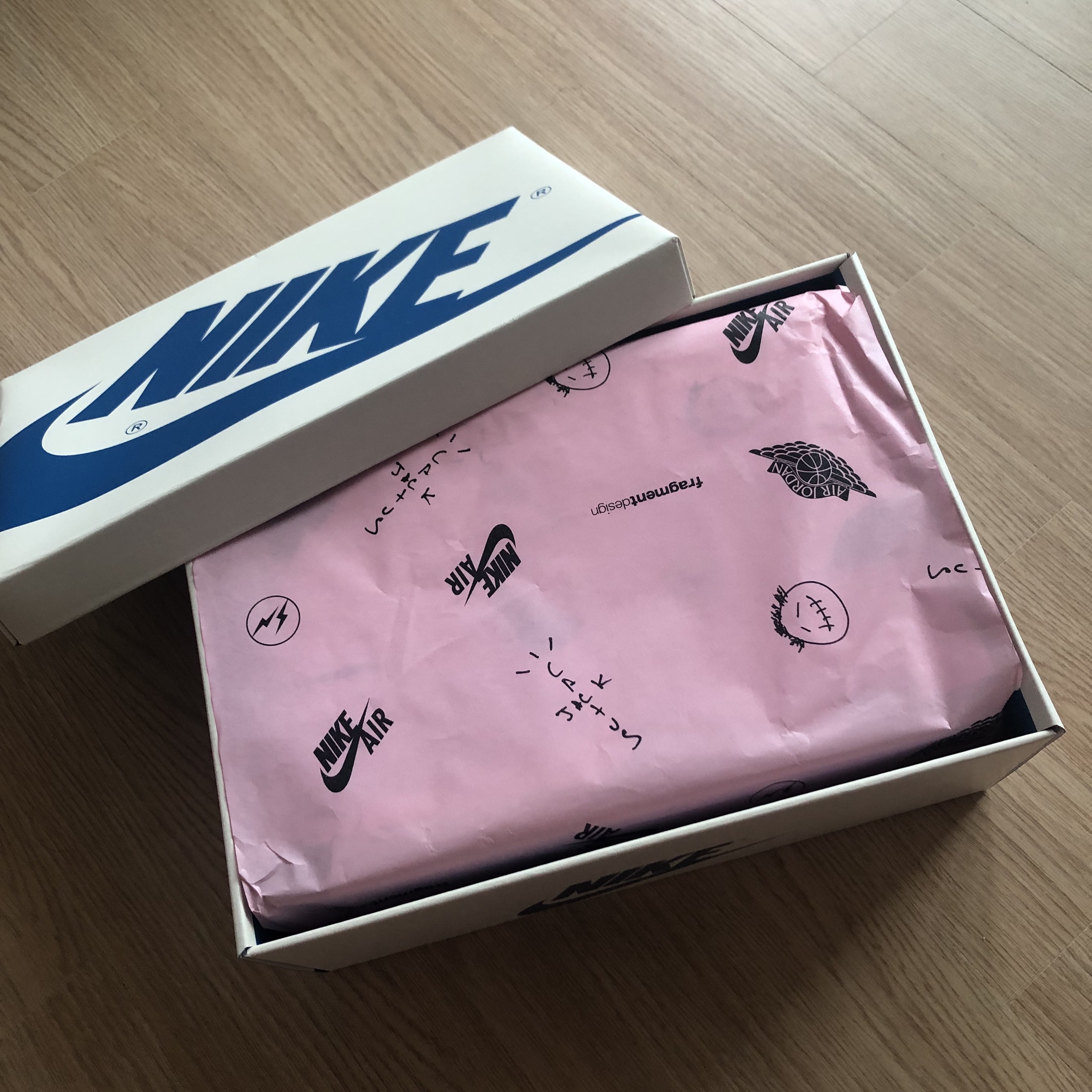 Jordan 1 x Travis Scott x Fragment Retro Low OG SP Military Blue 착용 스타일 - 3