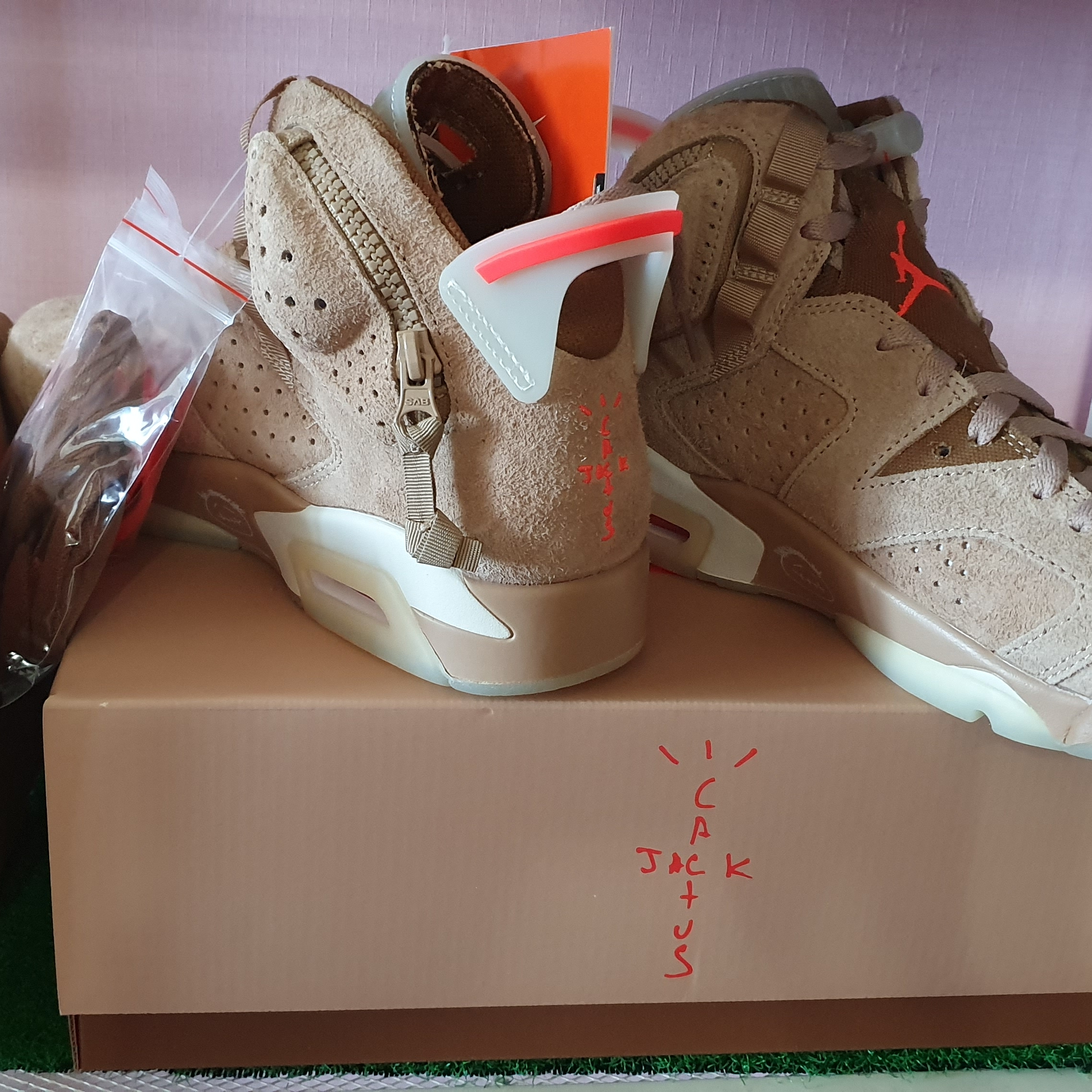 Jordan 6 x Travis Scott Retro SP British Khaki 착용 스타일 - 1