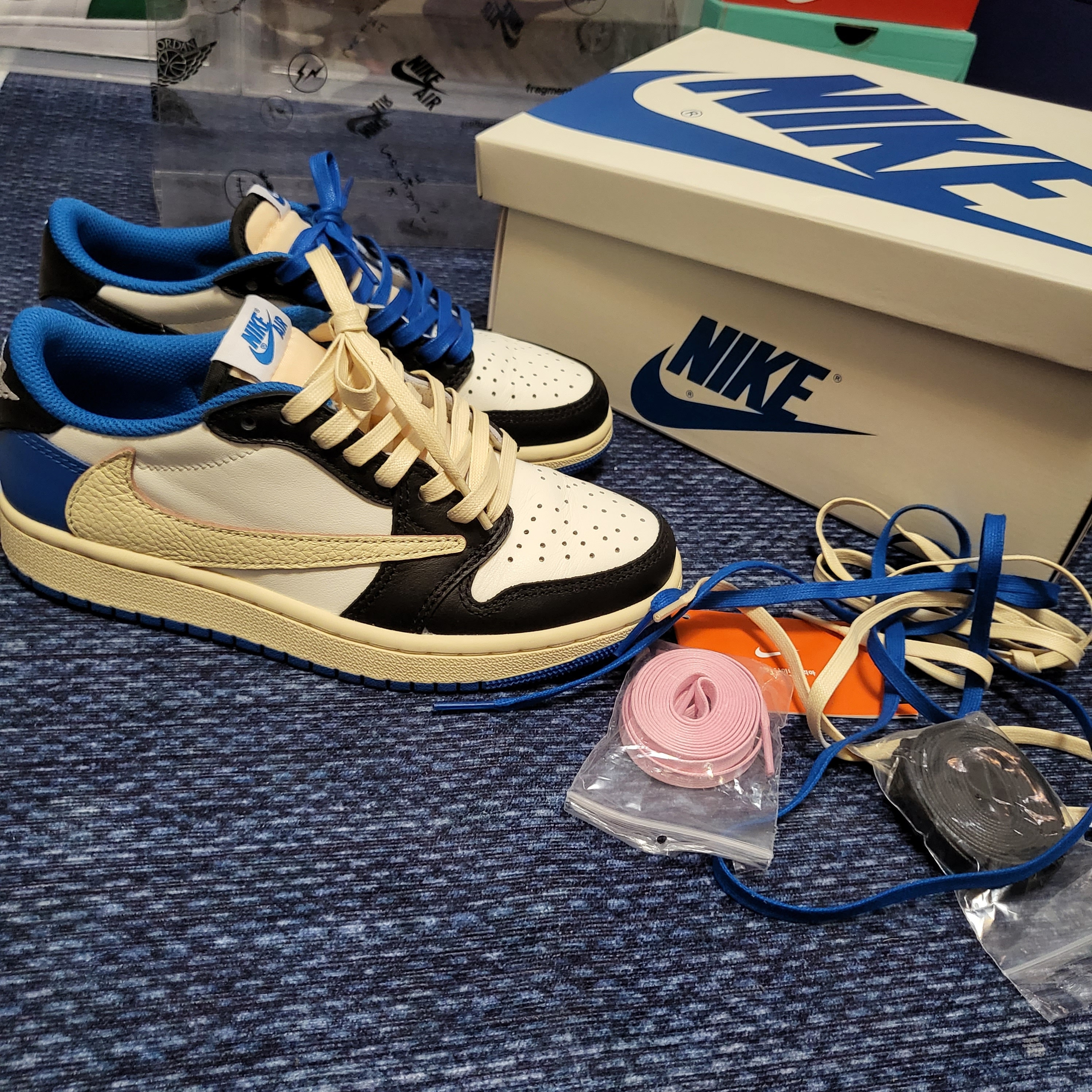Jordan 1 x Travis Scott x Fragment Retro Low OG SP Military Blue 착용 스타일 - 3