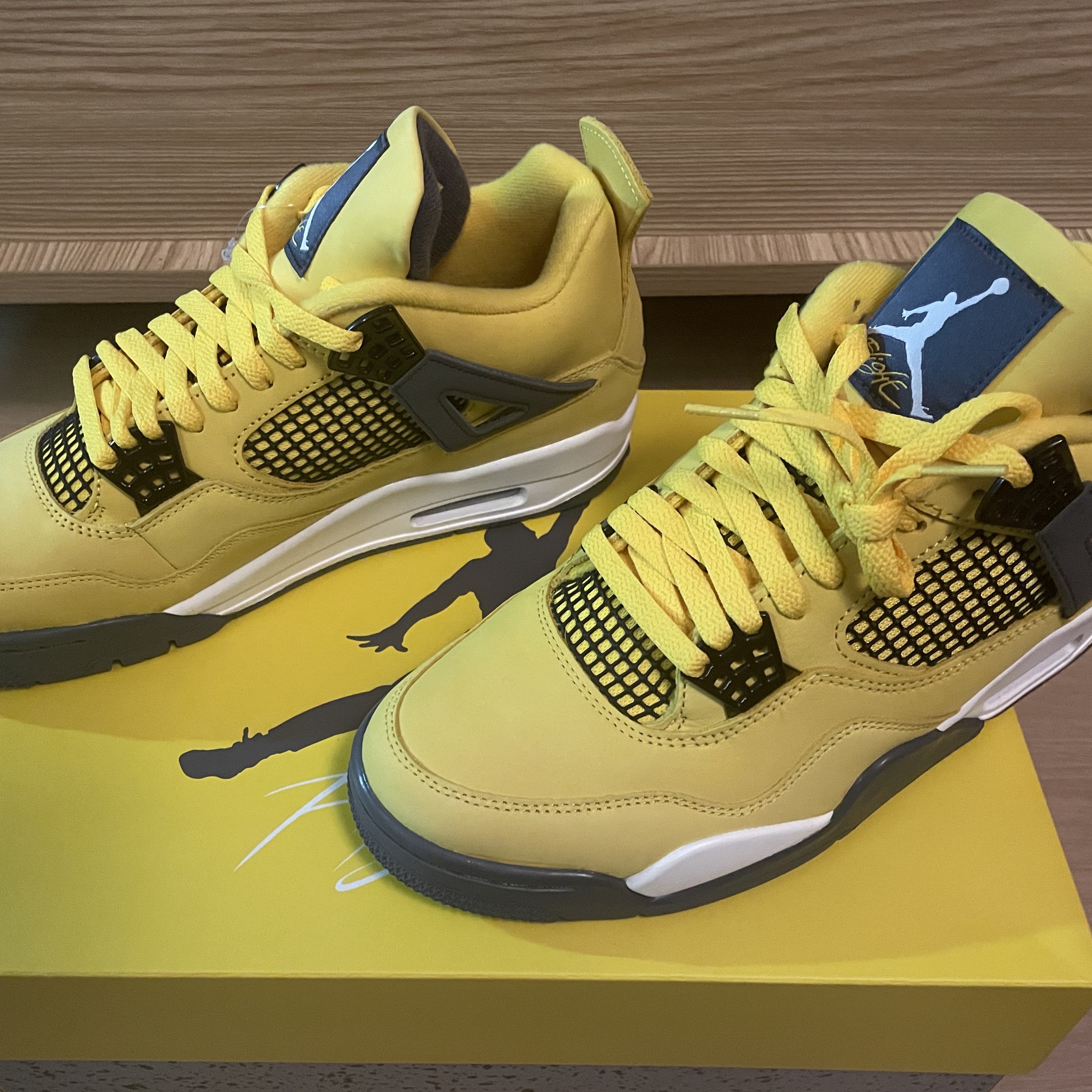 Jordan 4 Retro Tour Yellow 착용 스타일 - 3