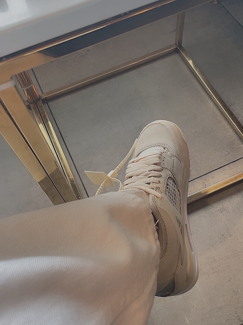 (W) Jordan 4 x Off-White Retro SP Sail 착용 스타일 - 1