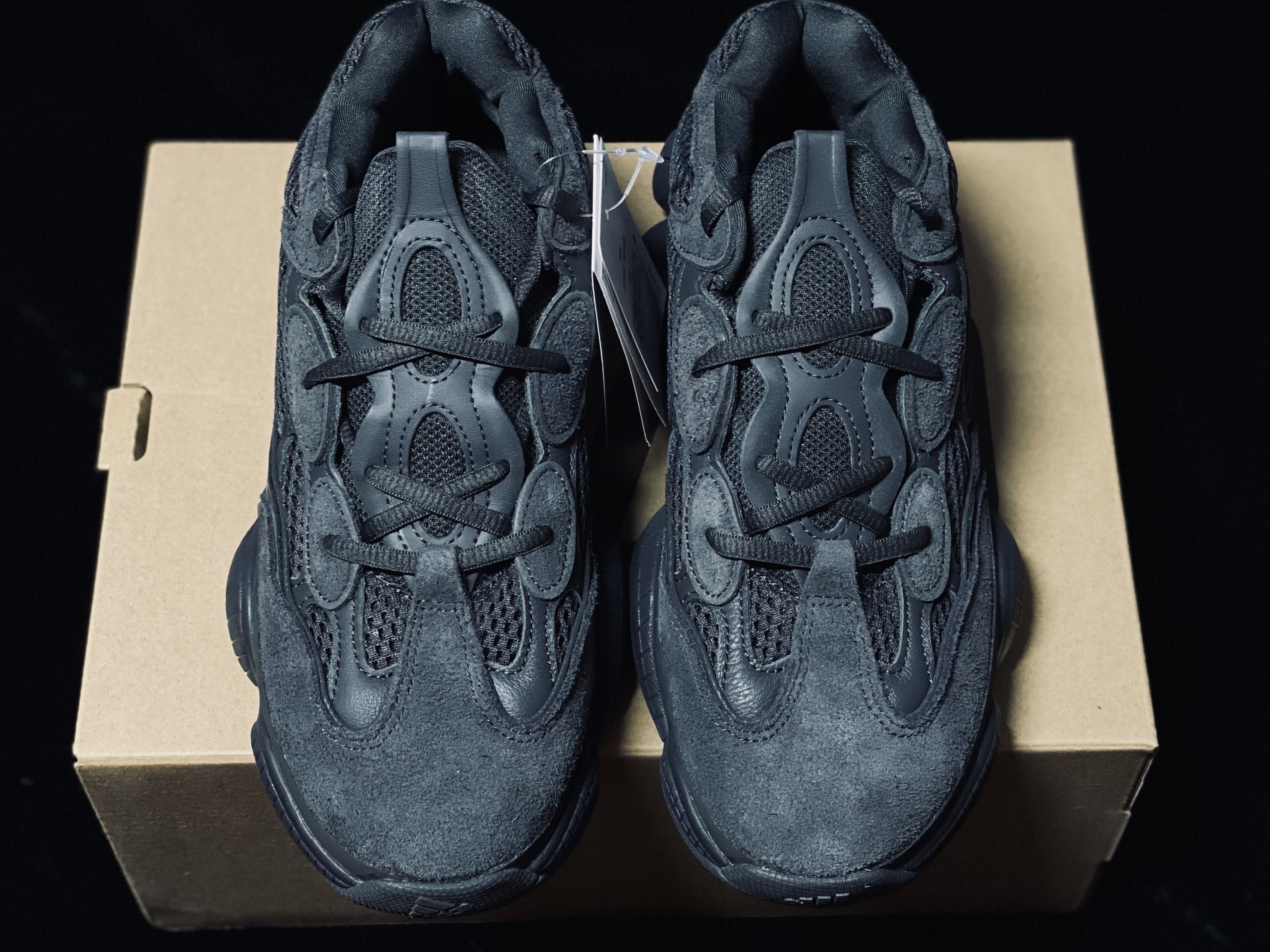 Adidas Yeezy 500 Utility Black 2018/2020 착용 스타일 - 3