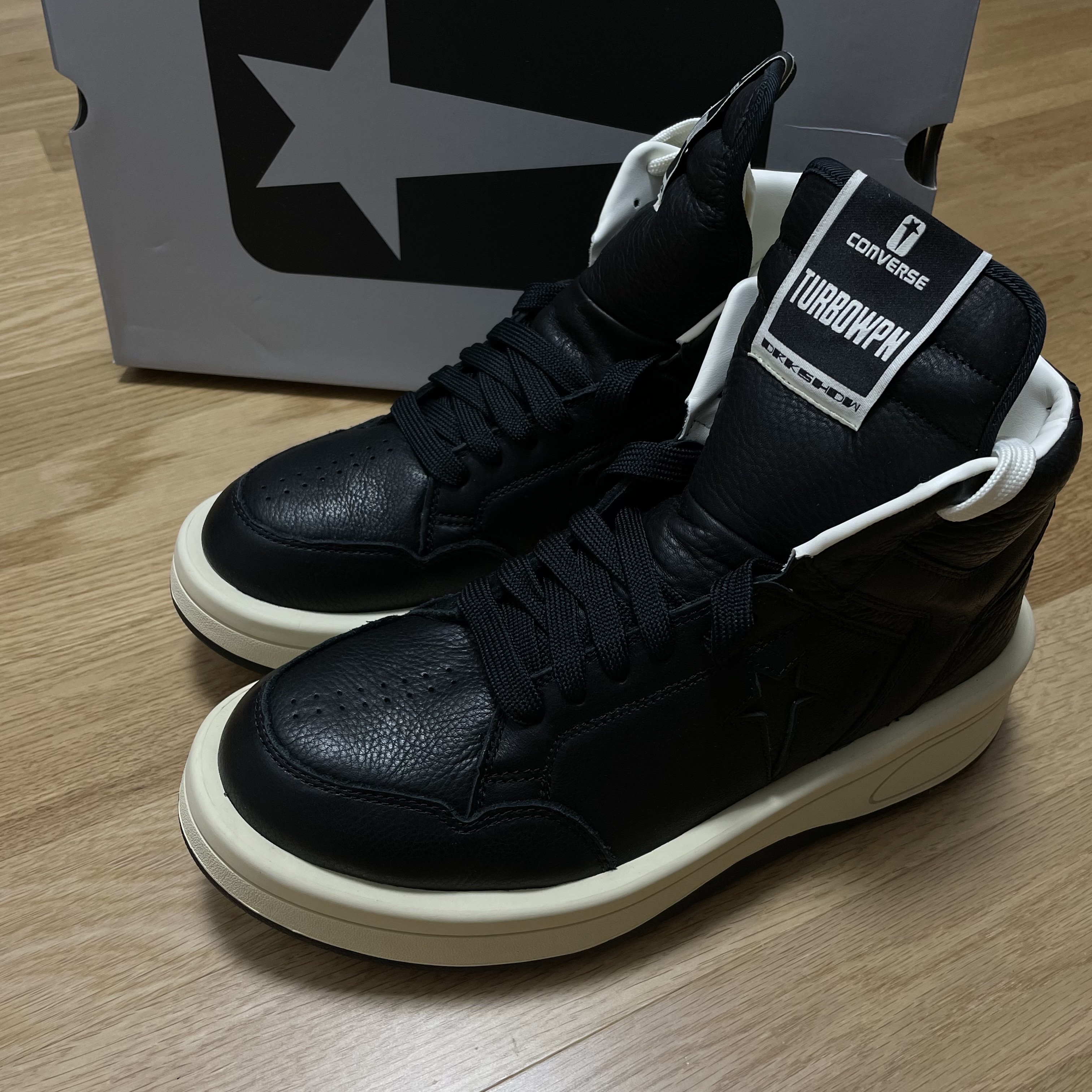 Converse x Drkshdw Turbowpn Black 착용 스타일