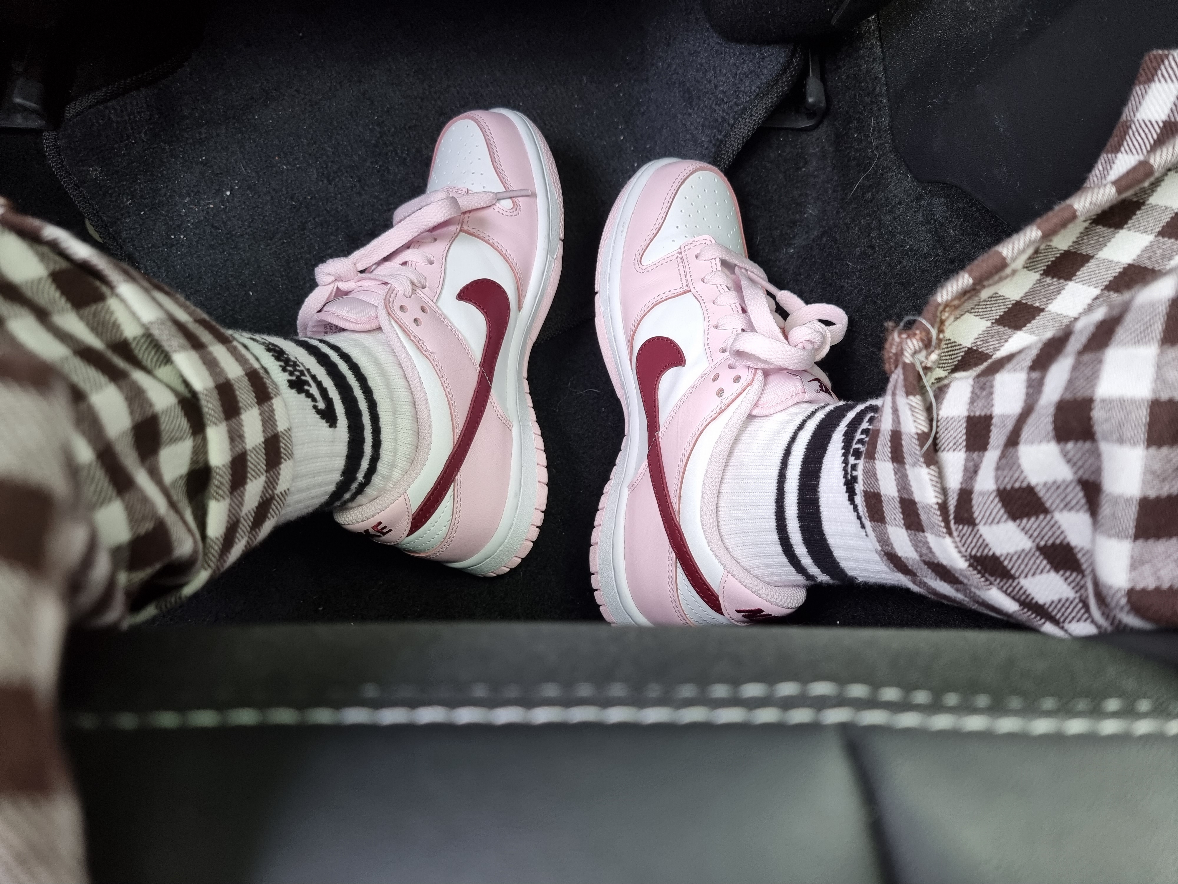 (GS) Nike Dunk Low Pink Foam 착용 스타일 - 1