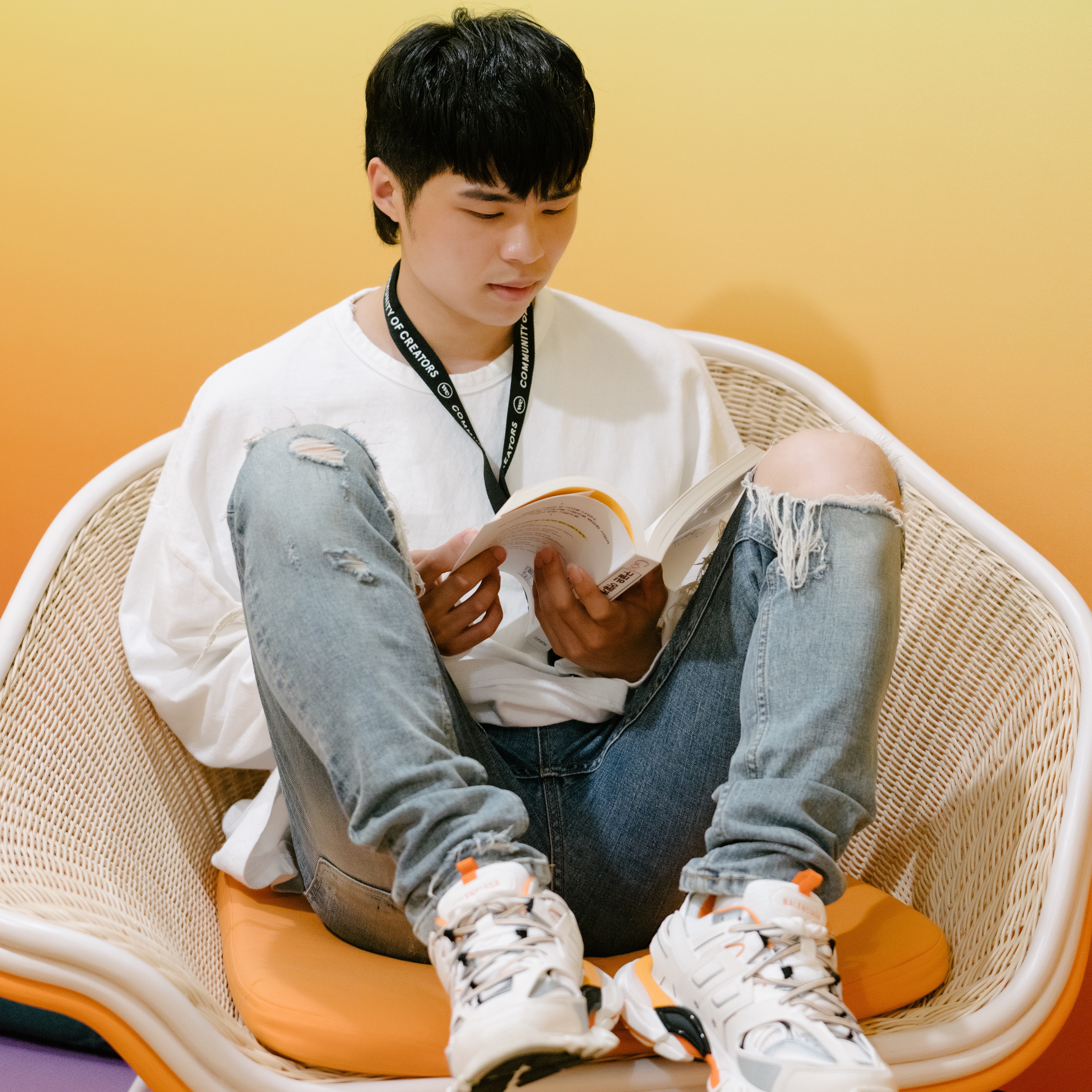 Balenciaga Track Sneakers White Orange 2019 착용 스타일 - 5