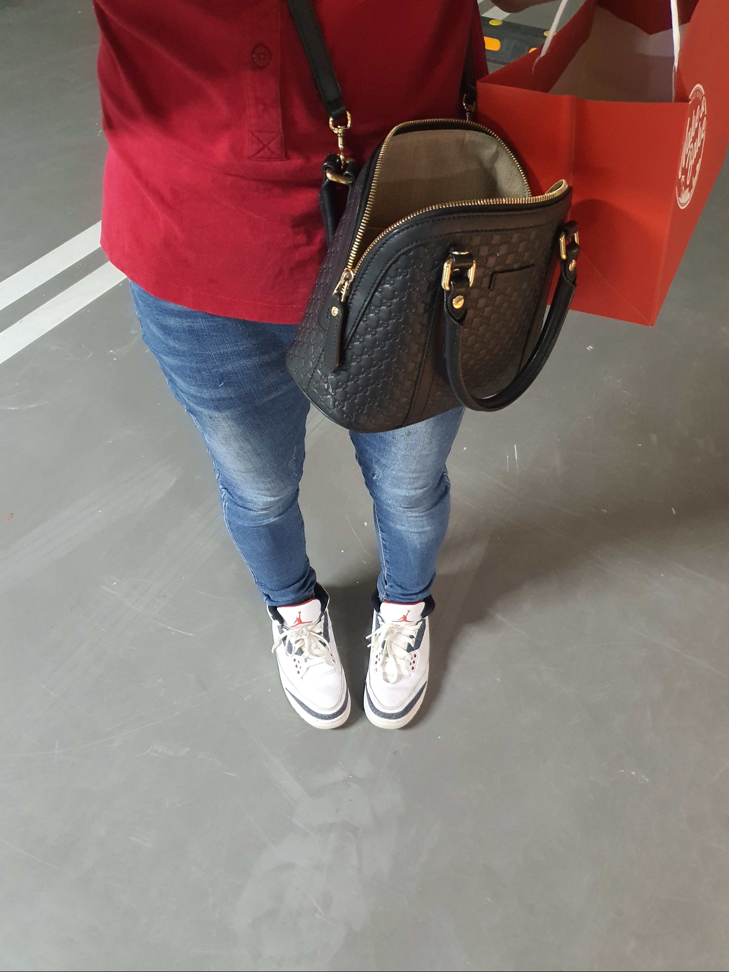 Jordan 3 Retro SE Denim Fire Red, Nike x Drake Nocta Cardinal Stock Essential T-Shirt Navy - Asia 착용 스타일 - 2