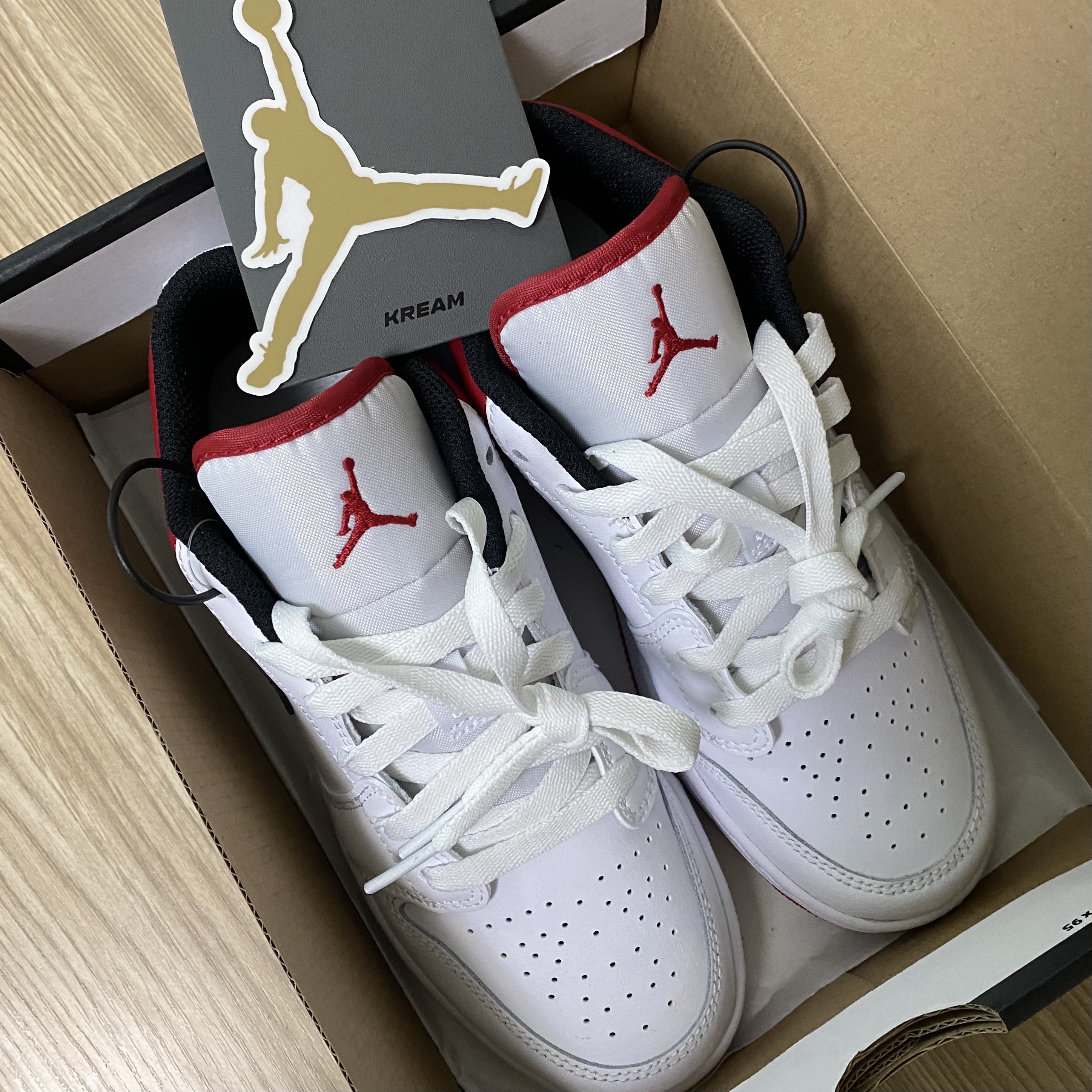 (GS) Jordan 1 Low White Red Black 착용 스타일