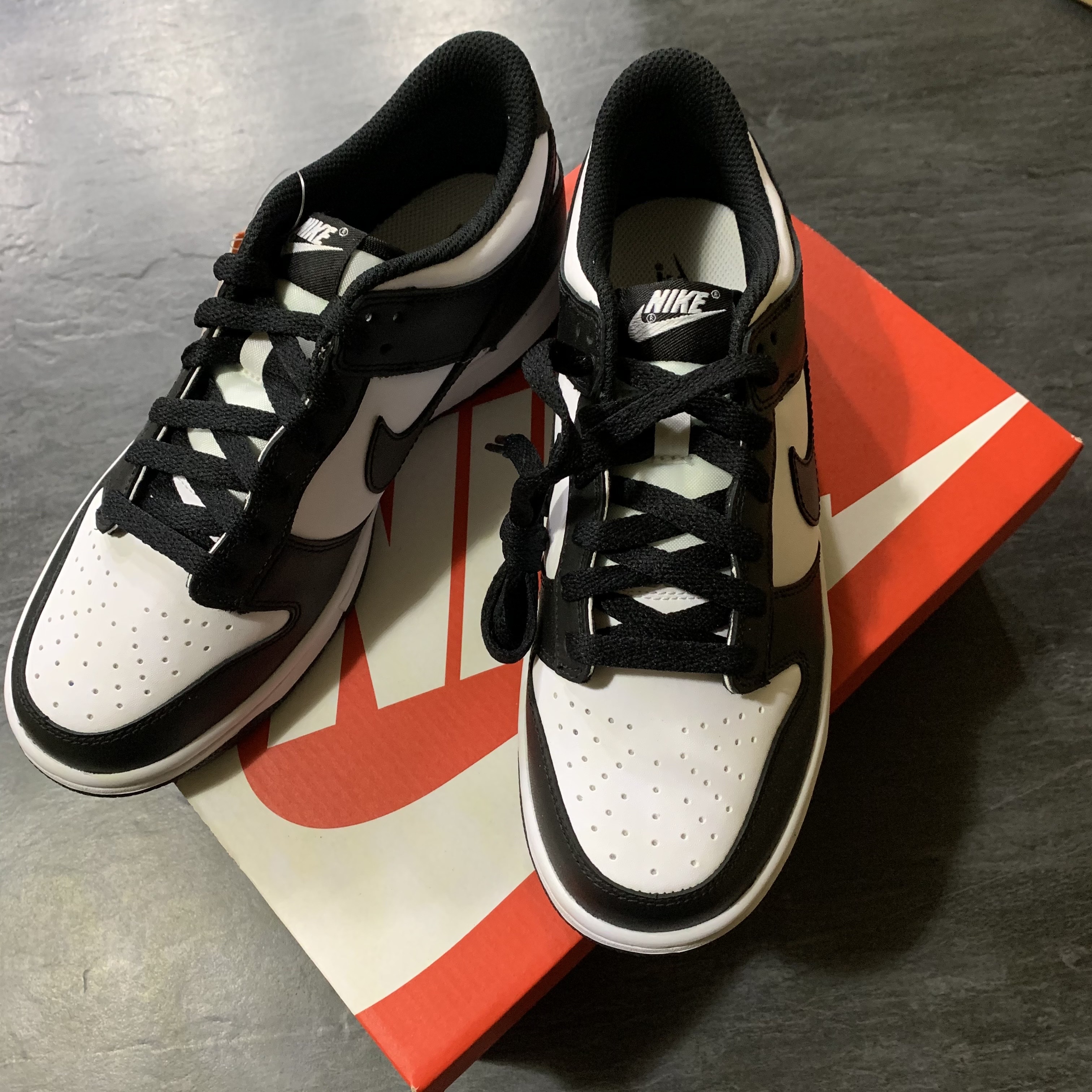 (W) Nike Dunk Low Black 착용 스타일 - 1