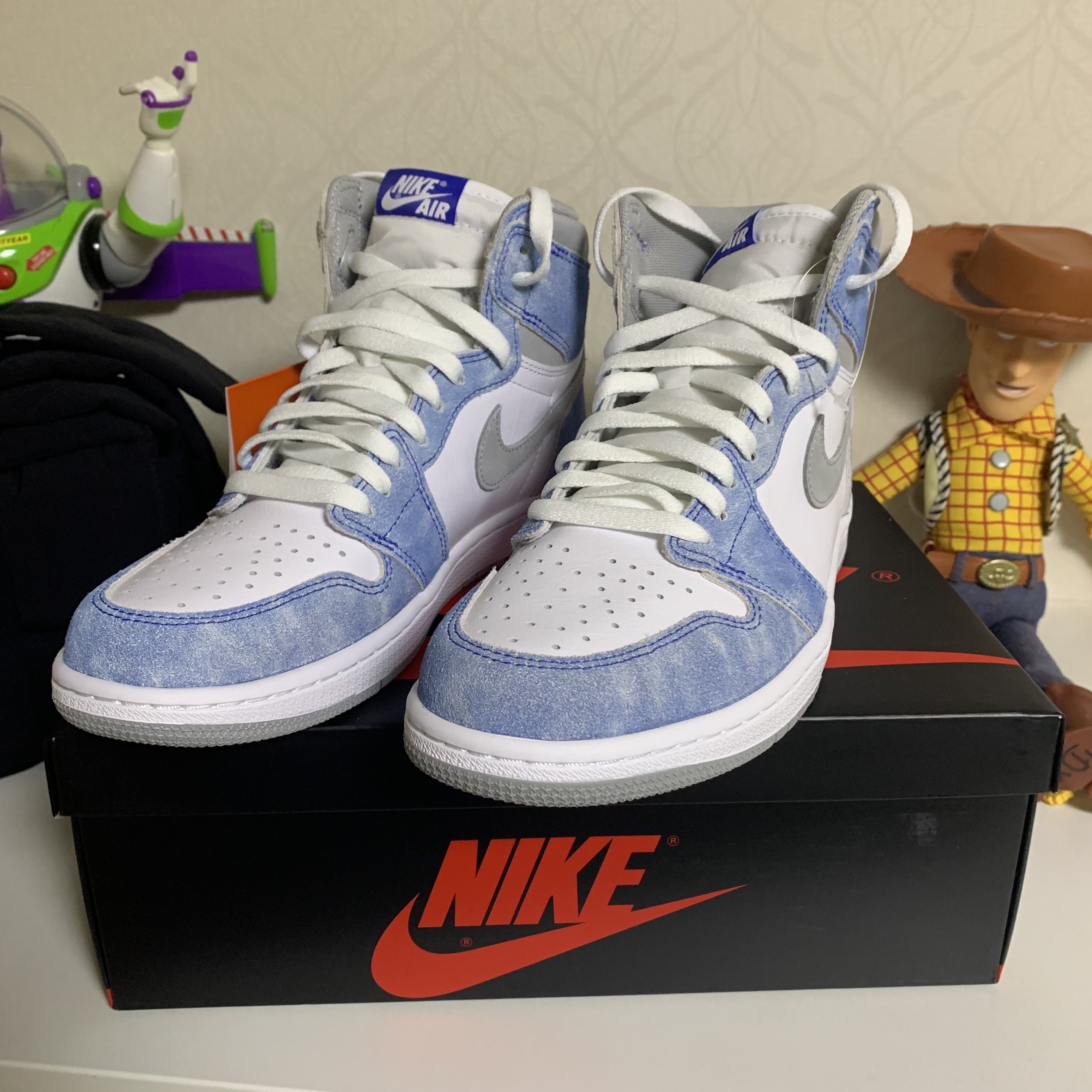 Jordan 1 Retro High OG Hyper Royal 착용 스타일 - 1