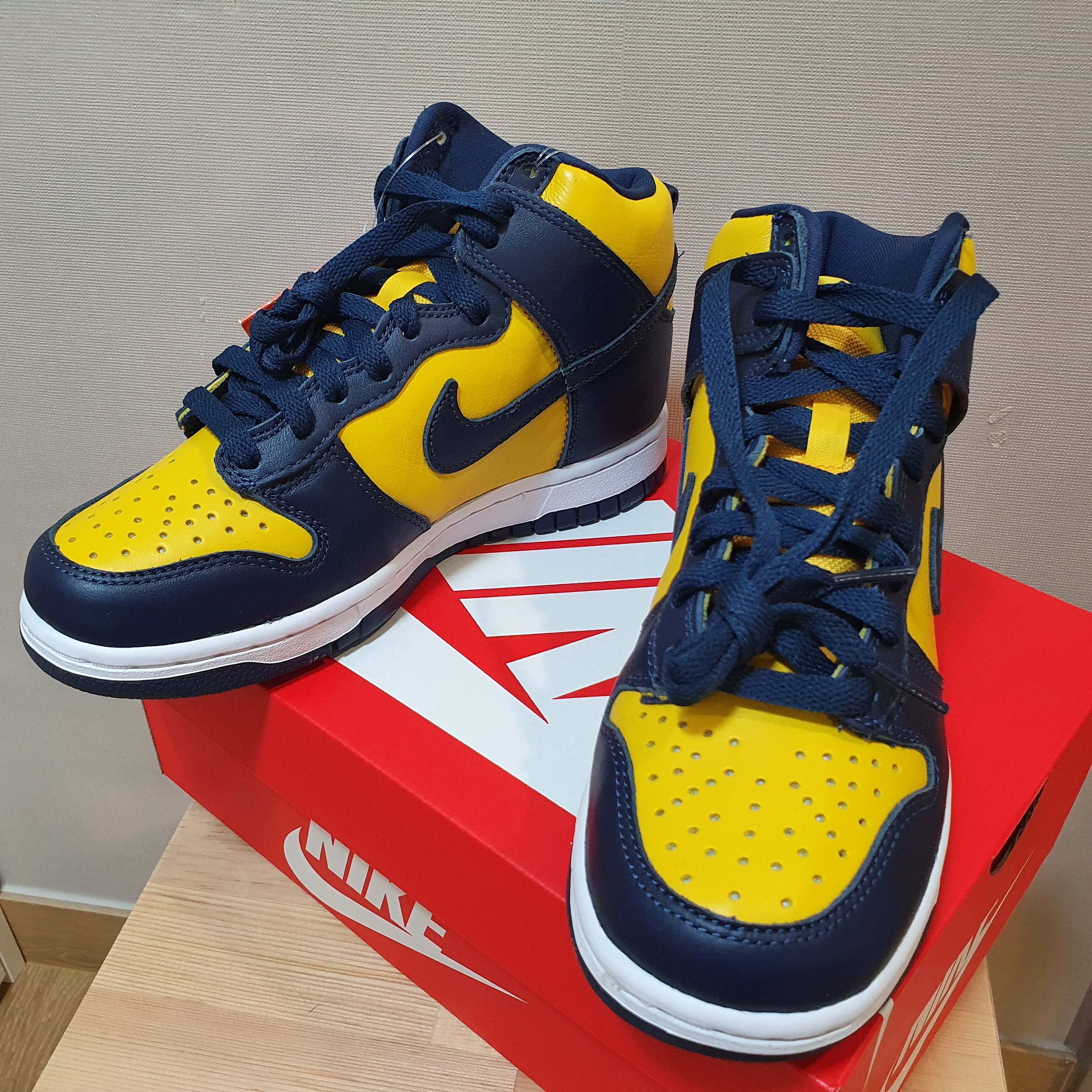 Nike Dunk High SP Maize & Blue 착용 스타일