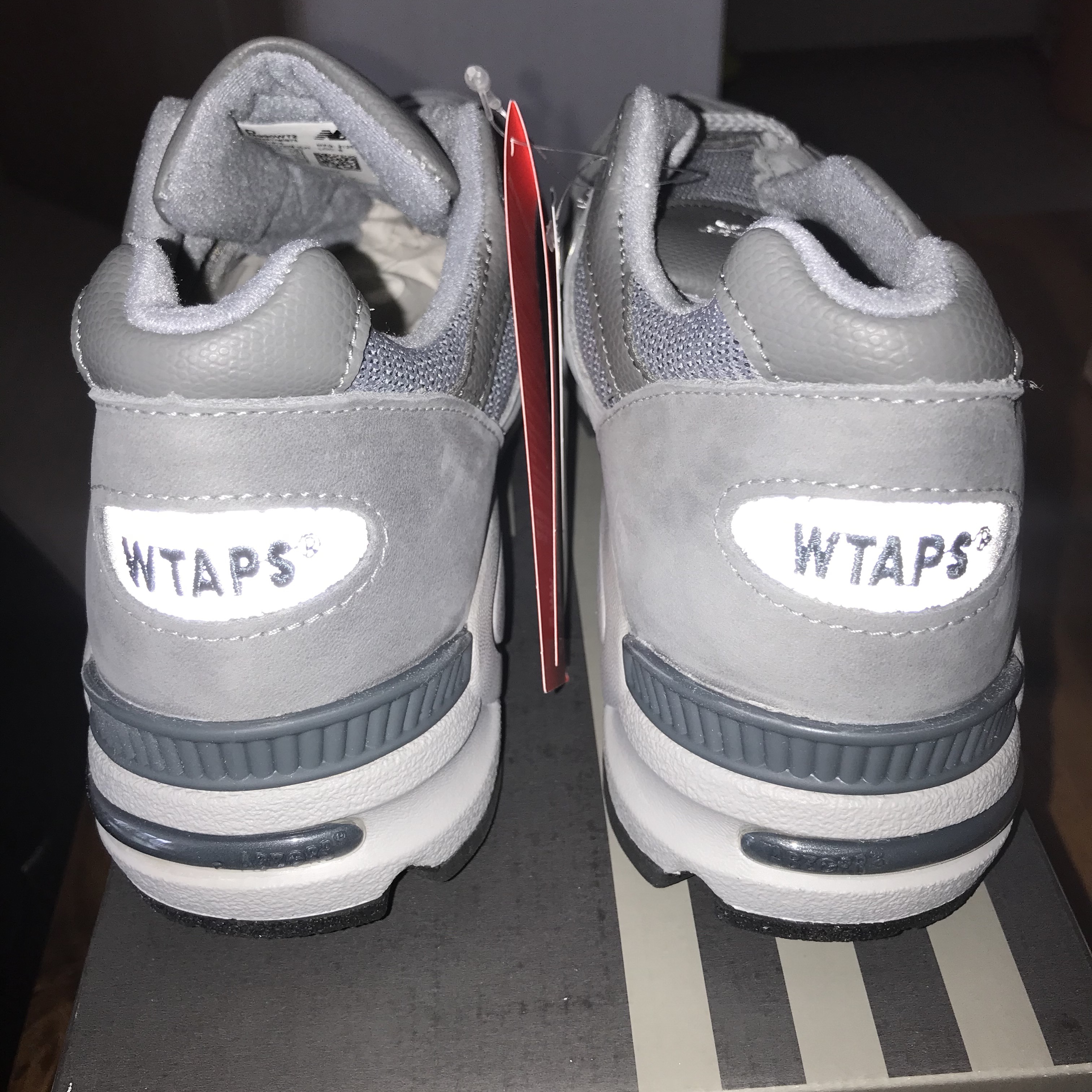 New Balance x WTAPS 990v2 Made in USA Grey 착용 스타일 - 2