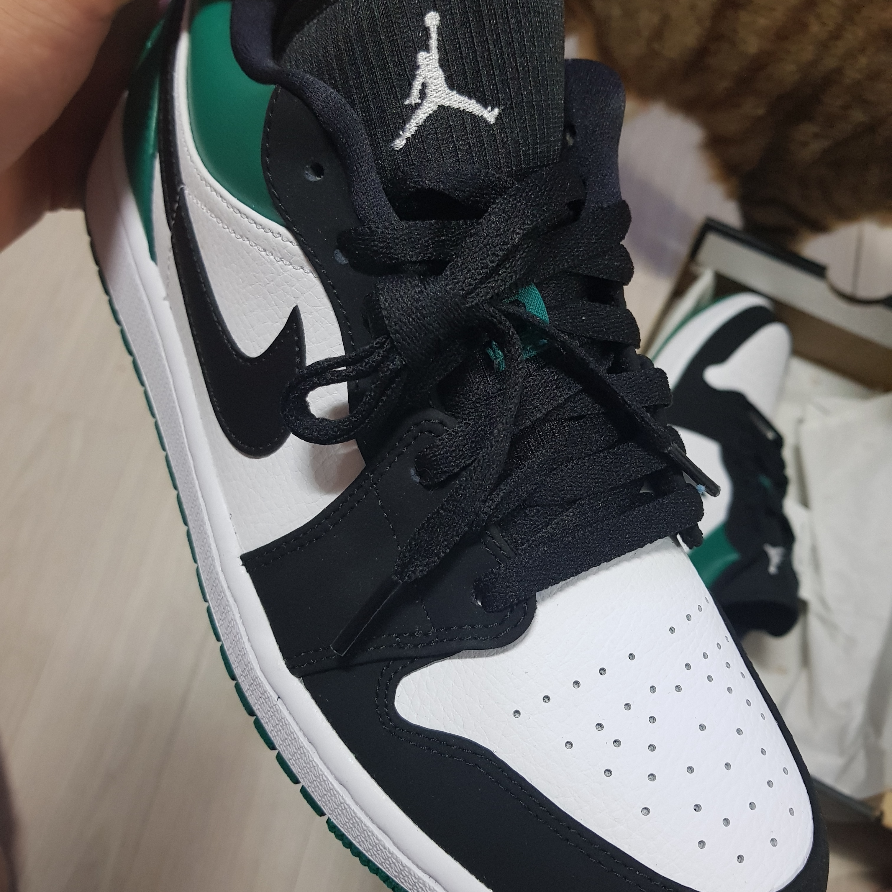 Jordan 1 Low White Black Mystic Green 착용 스타일 - 2