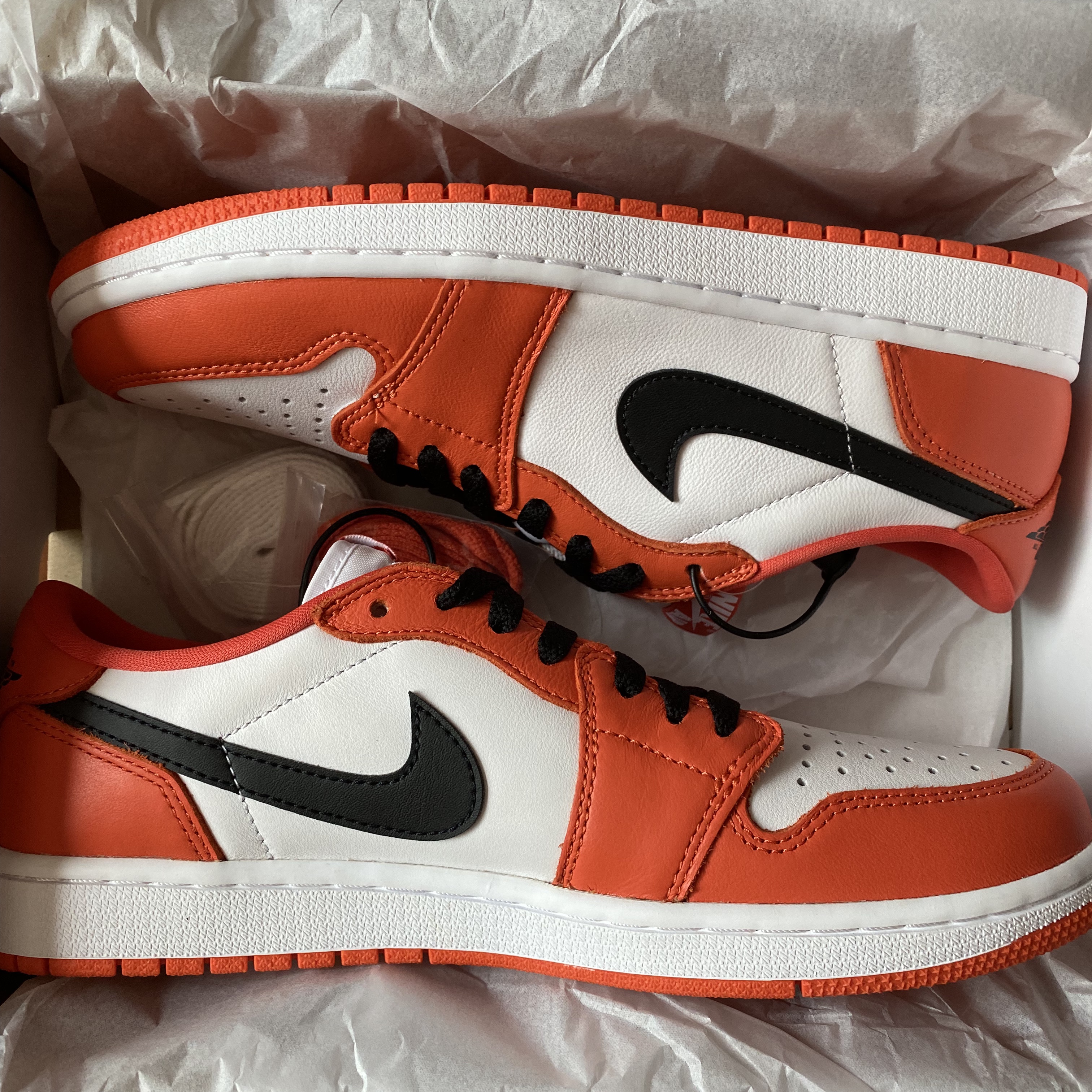 Jordan 1 Low OG Starfish, (W) Jordan 1 Low OG Starfish 착용 스타일 - 1