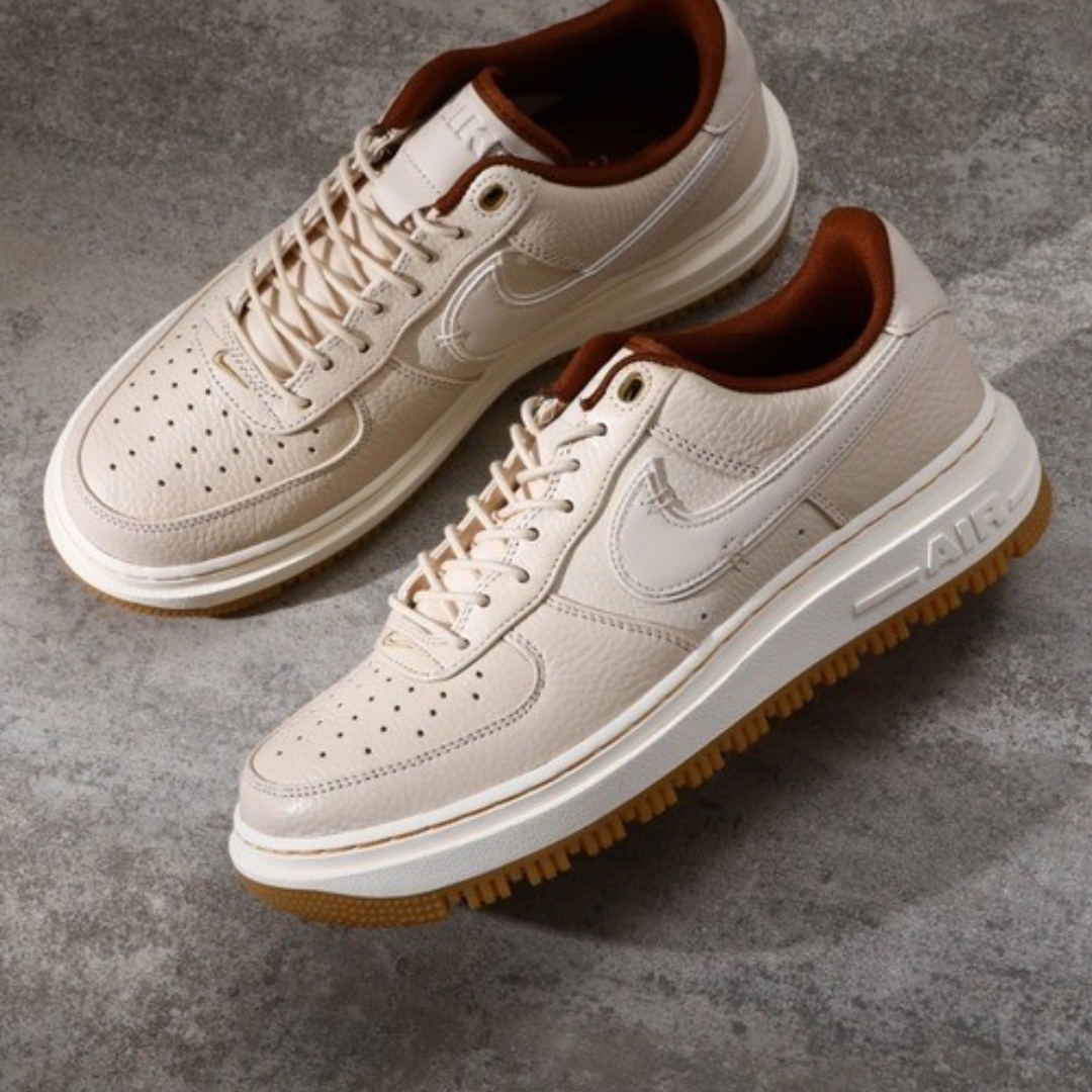 Nike Air Force 1 Luxe Pearl White 착용 스타일 - 1