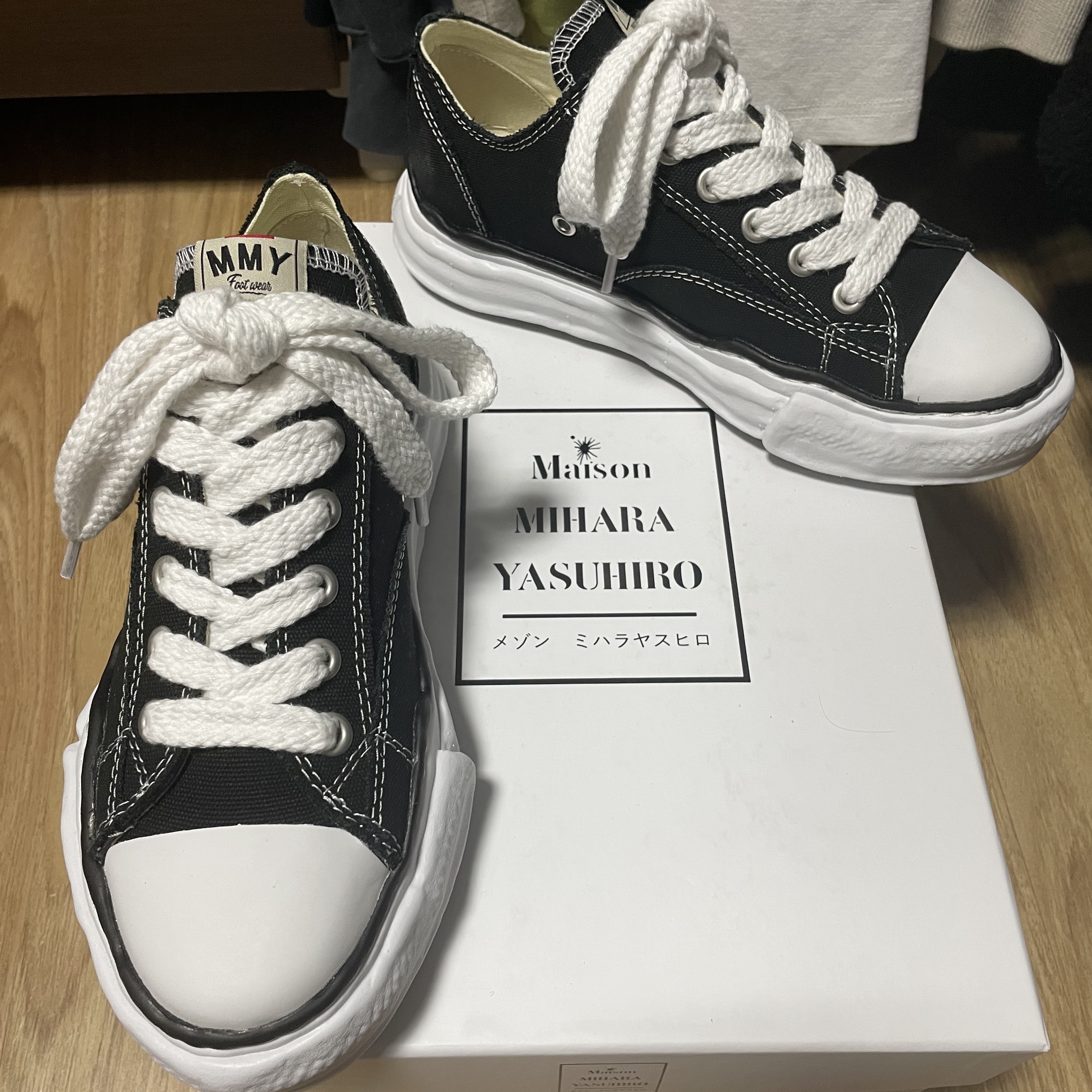 Maison Mihara Yasuhiro Peterson OG Sole Canvas Low Sneakers Black 착용 스타일