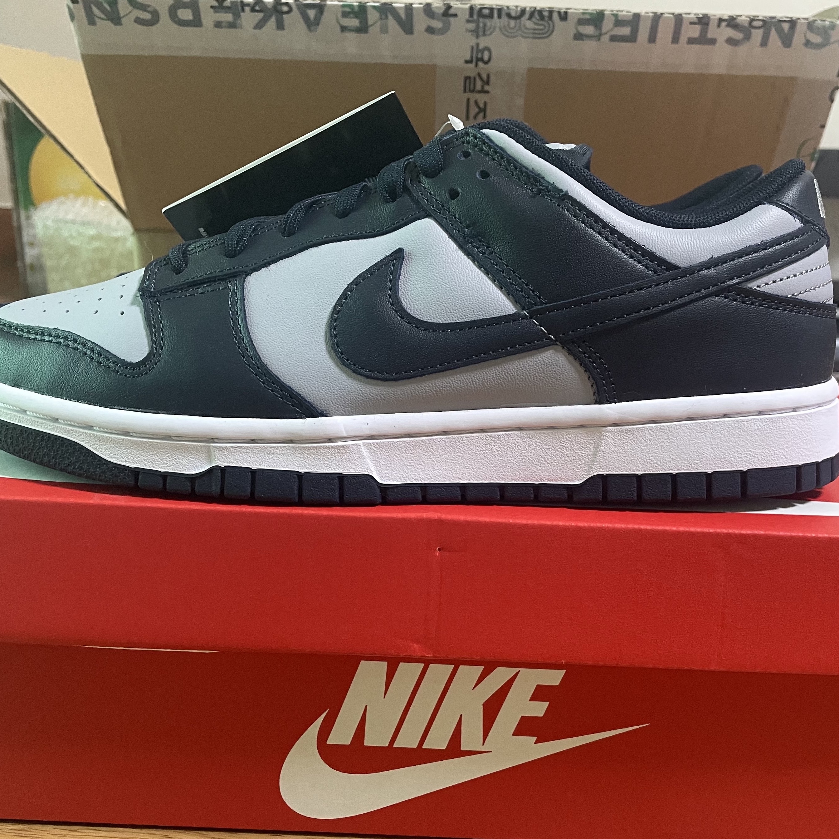Nike Dunk Low Retro Championship Grey 착용 스타일 - 2